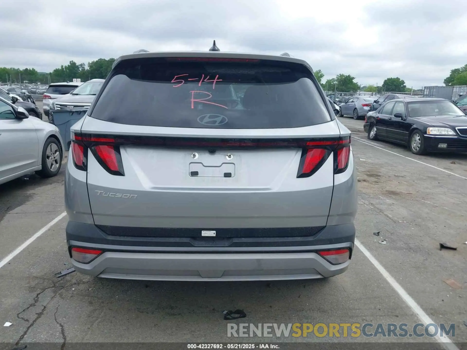 16 Photograph of a damaged car 5NMJB3DE2SH480017 HYUNDAI TUCSON 2025