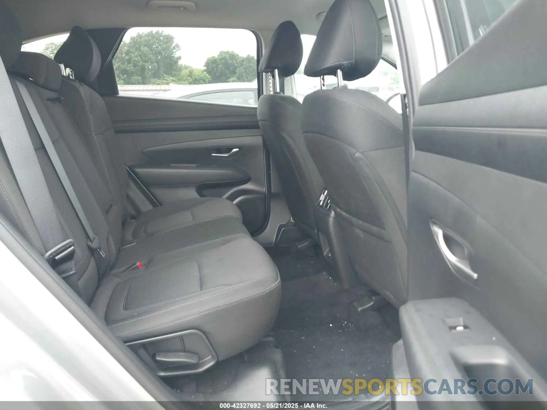 8 Photograph of a damaged car 5NMJB3DE2SH480017 HYUNDAI TUCSON 2025