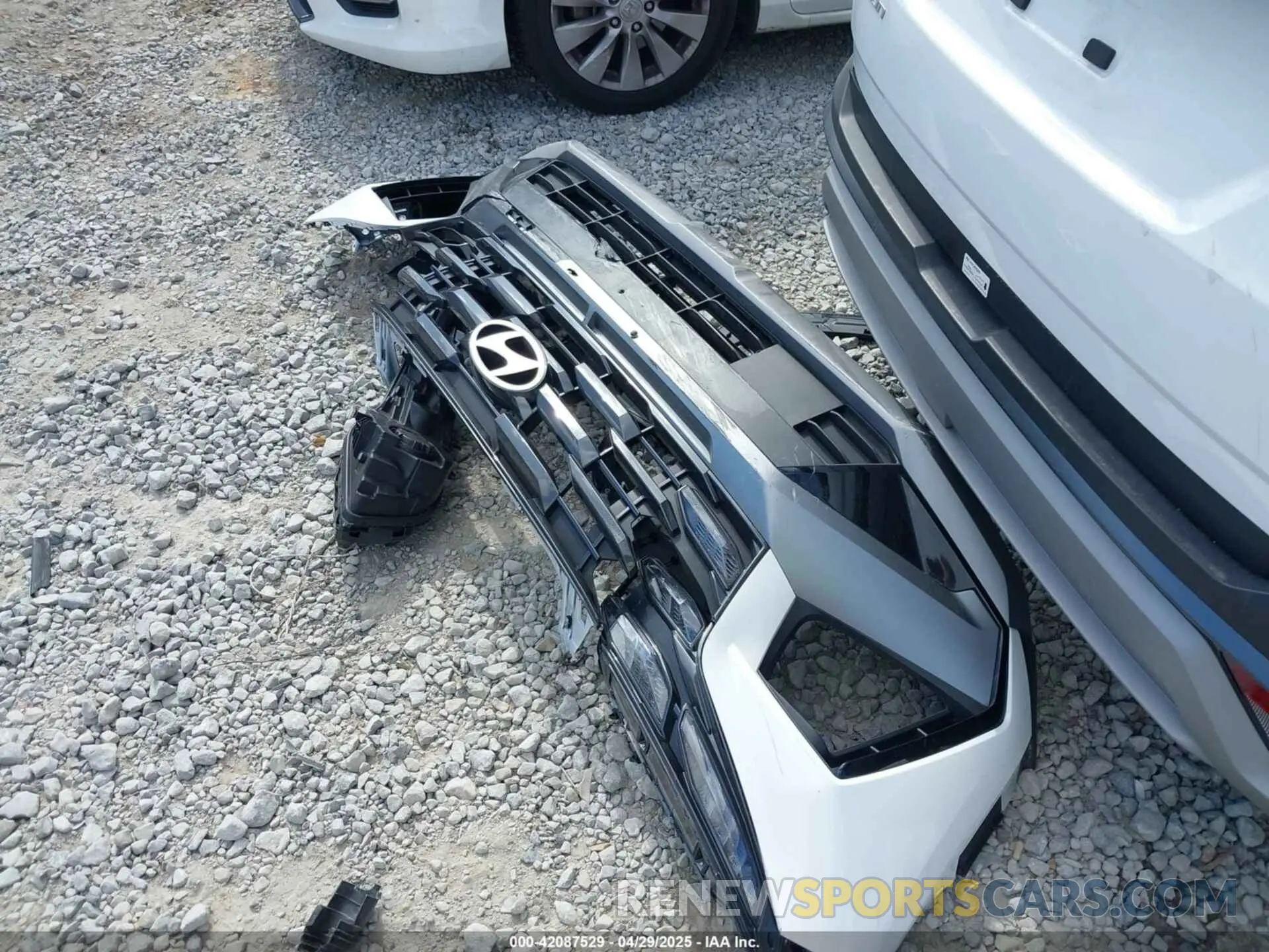 12 Photograph of a damaged car 5NMJB3DE2SH492894 HYUNDAI TUCSON 2025