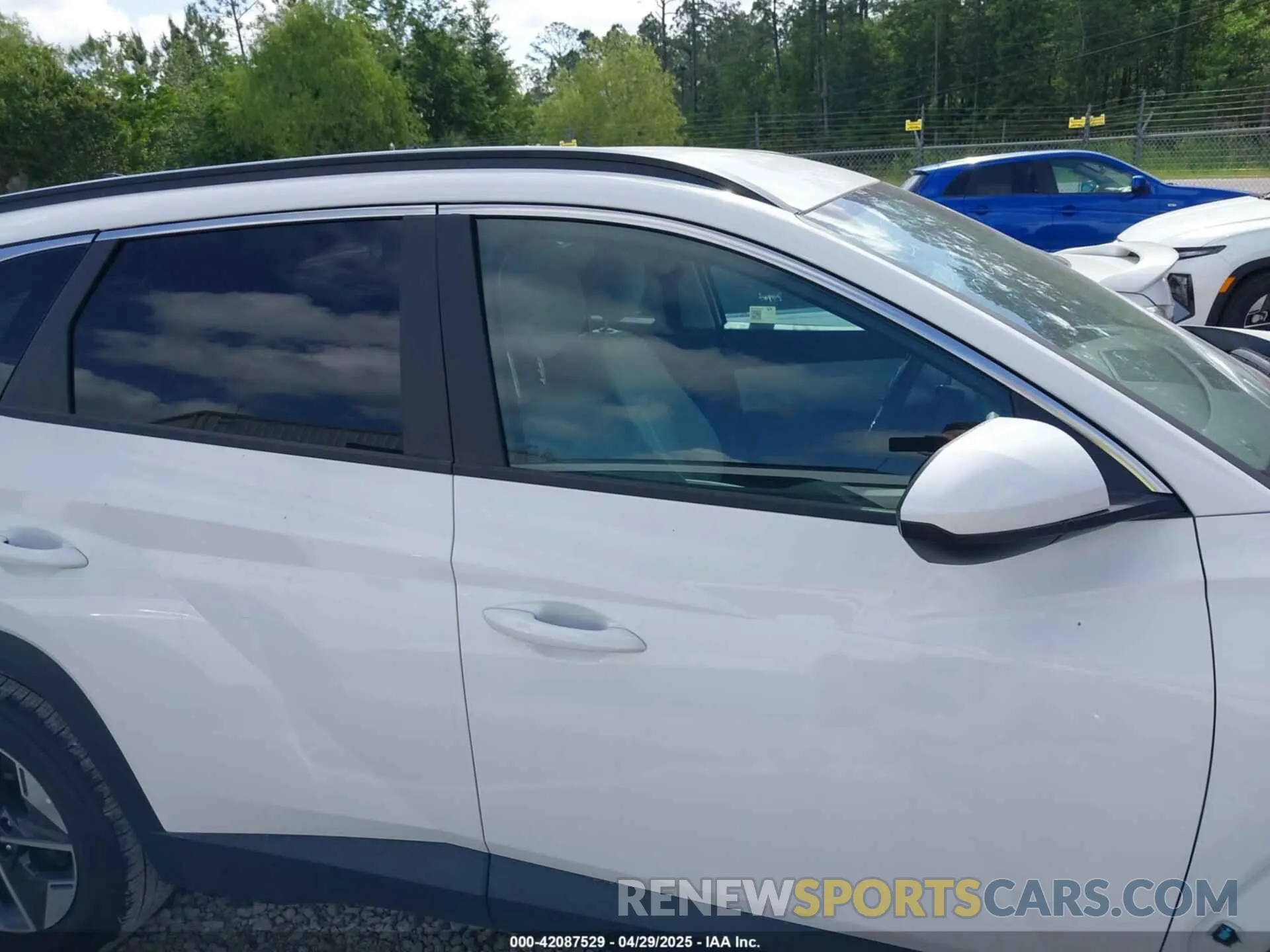 14 Photograph of a damaged car 5NMJB3DE2SH492894 HYUNDAI TUCSON 2025