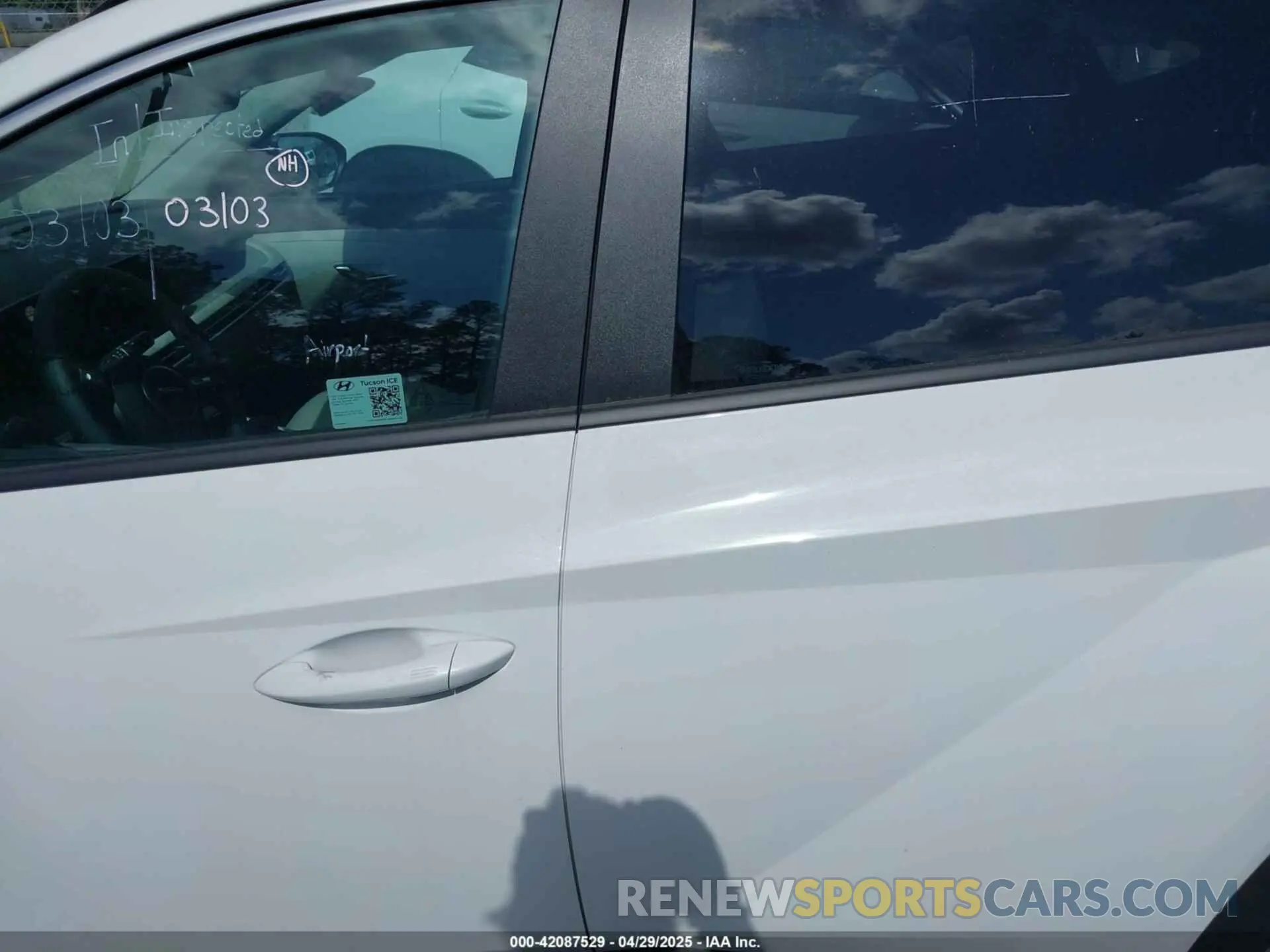 15 Photograph of a damaged car 5NMJB3DE2SH492894 HYUNDAI TUCSON 2025