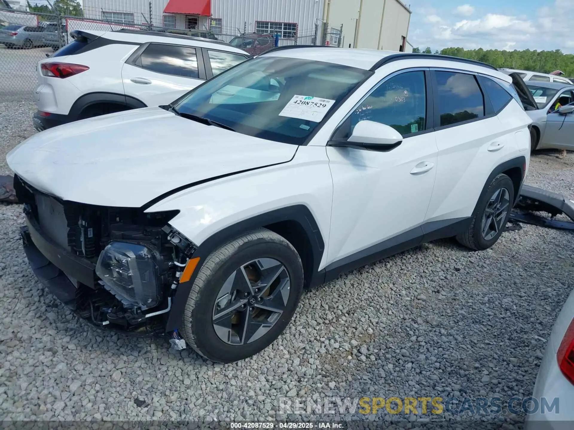 2 Photograph of a damaged car 5NMJB3DE2SH492894 HYUNDAI TUCSON 2025