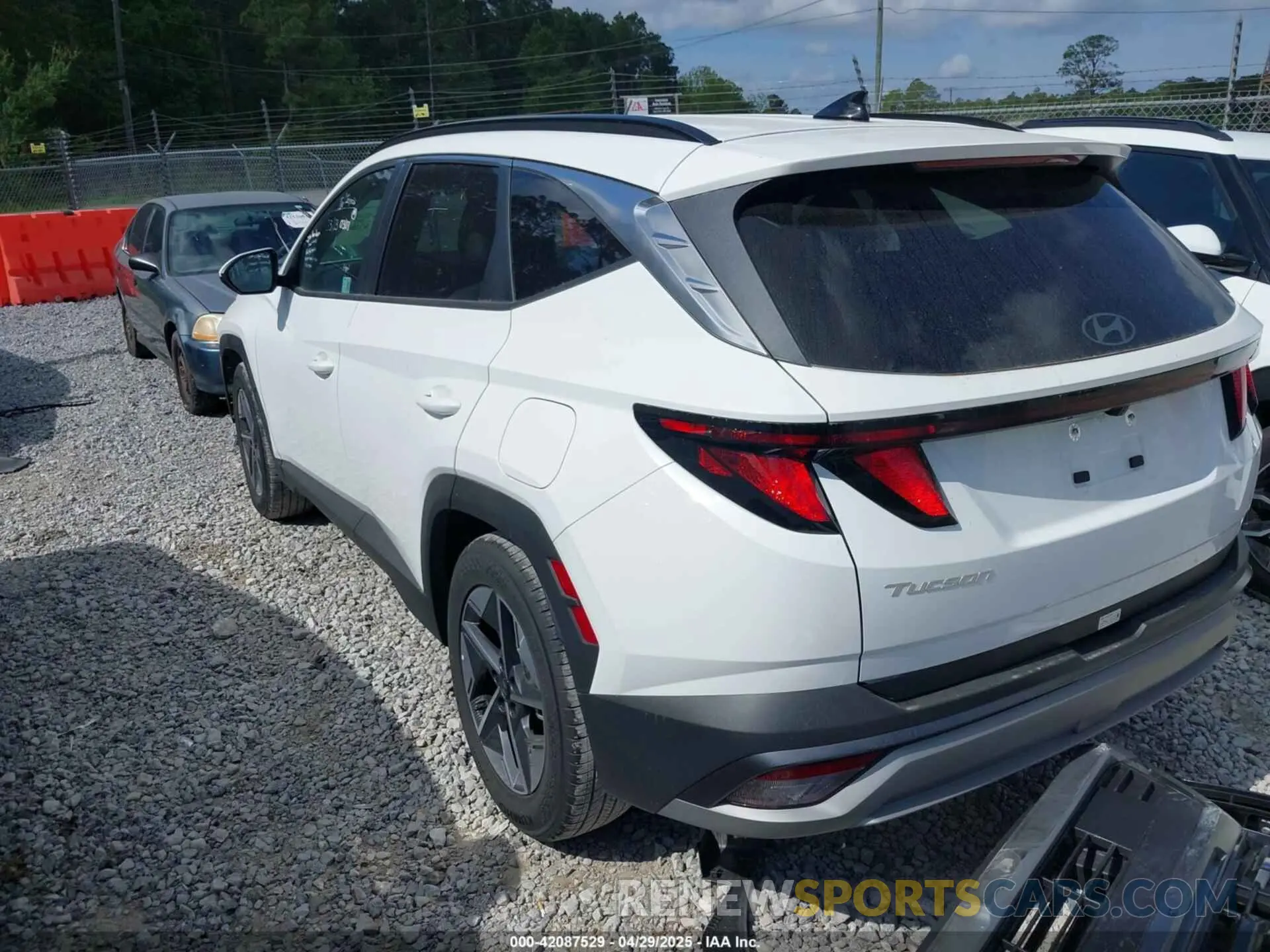 3 Photograph of a damaged car 5NMJB3DE2SH492894 HYUNDAI TUCSON 2025