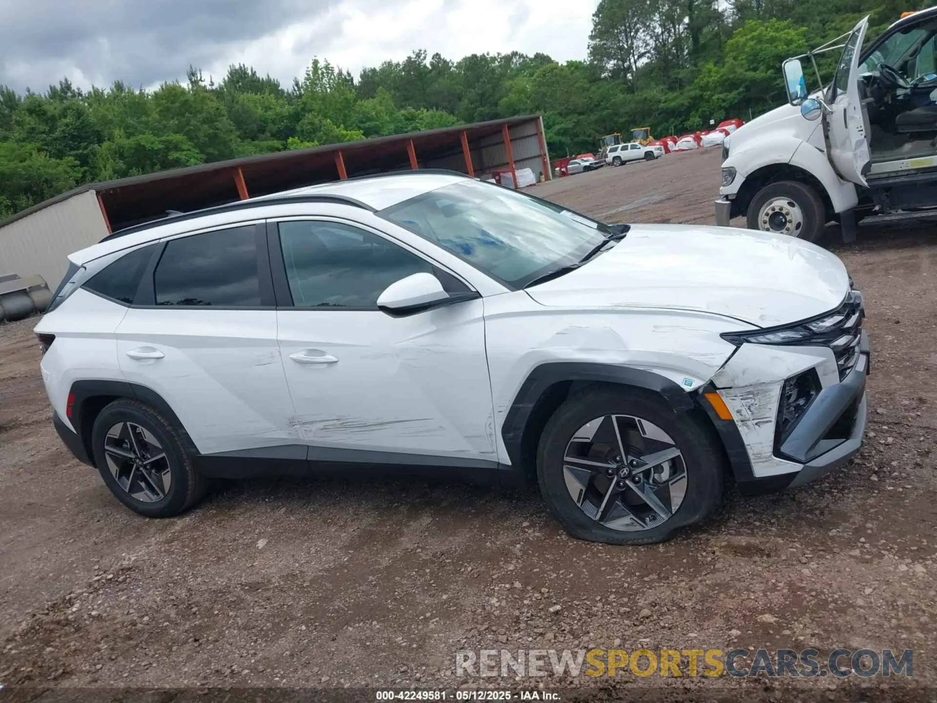 13 Photograph of a damaged car 5NMJB3DE2SH543942 HYUNDAI TUCSON 2025
