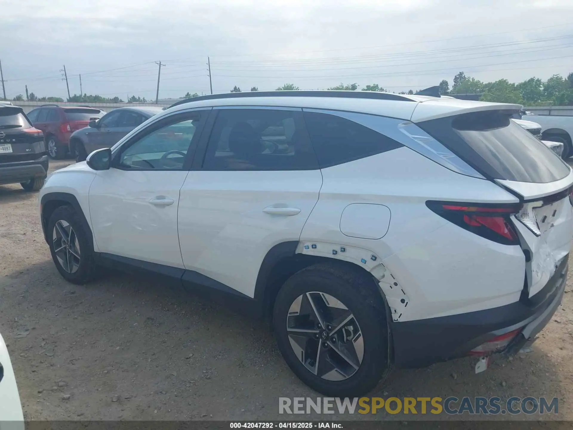 14 Photograph of a damaged car 5NMJB3DE3SH507693 HYUNDAI TUCSON 2025