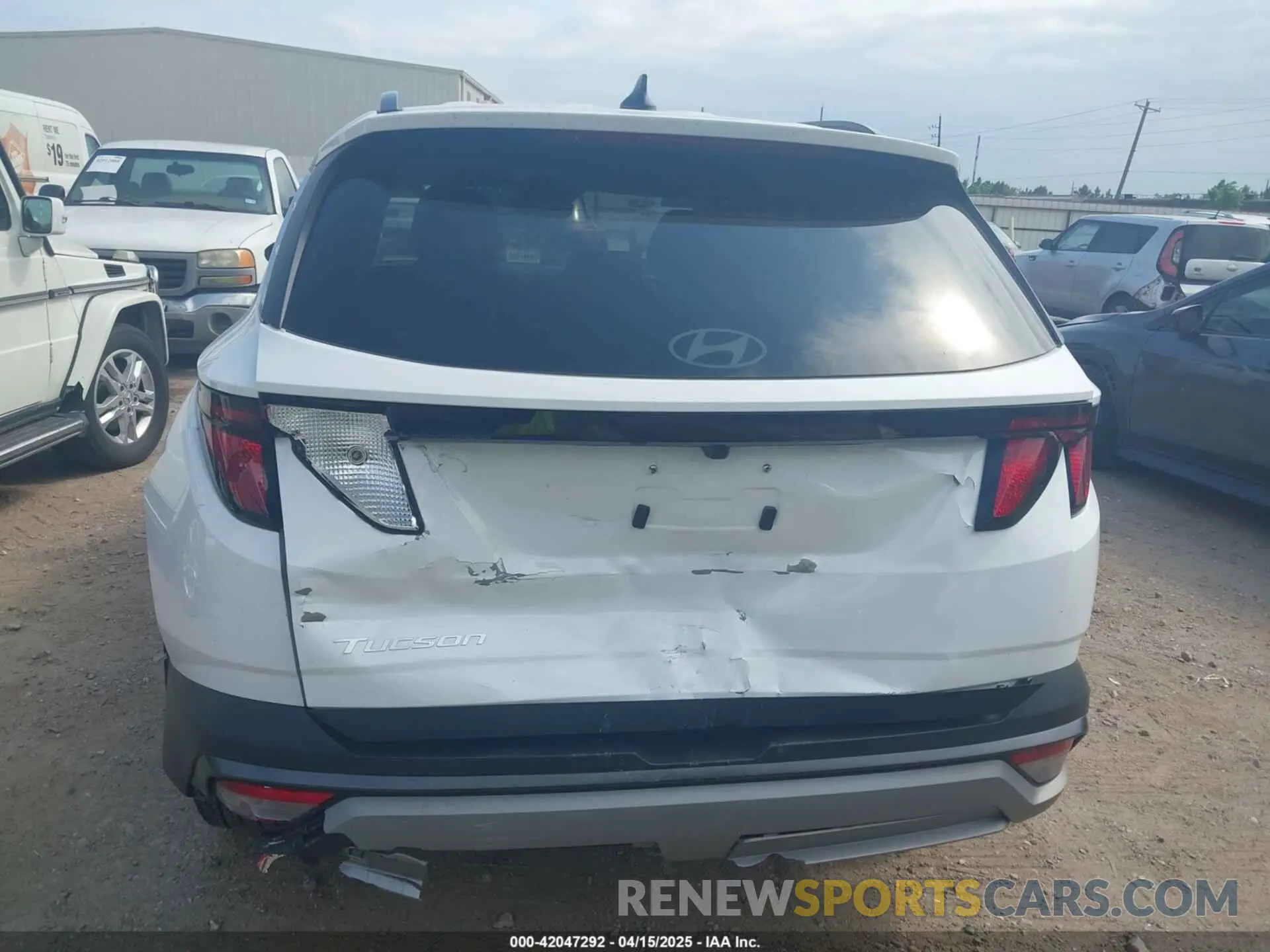 16 Photograph of a damaged car 5NMJB3DE3SH507693 HYUNDAI TUCSON 2025