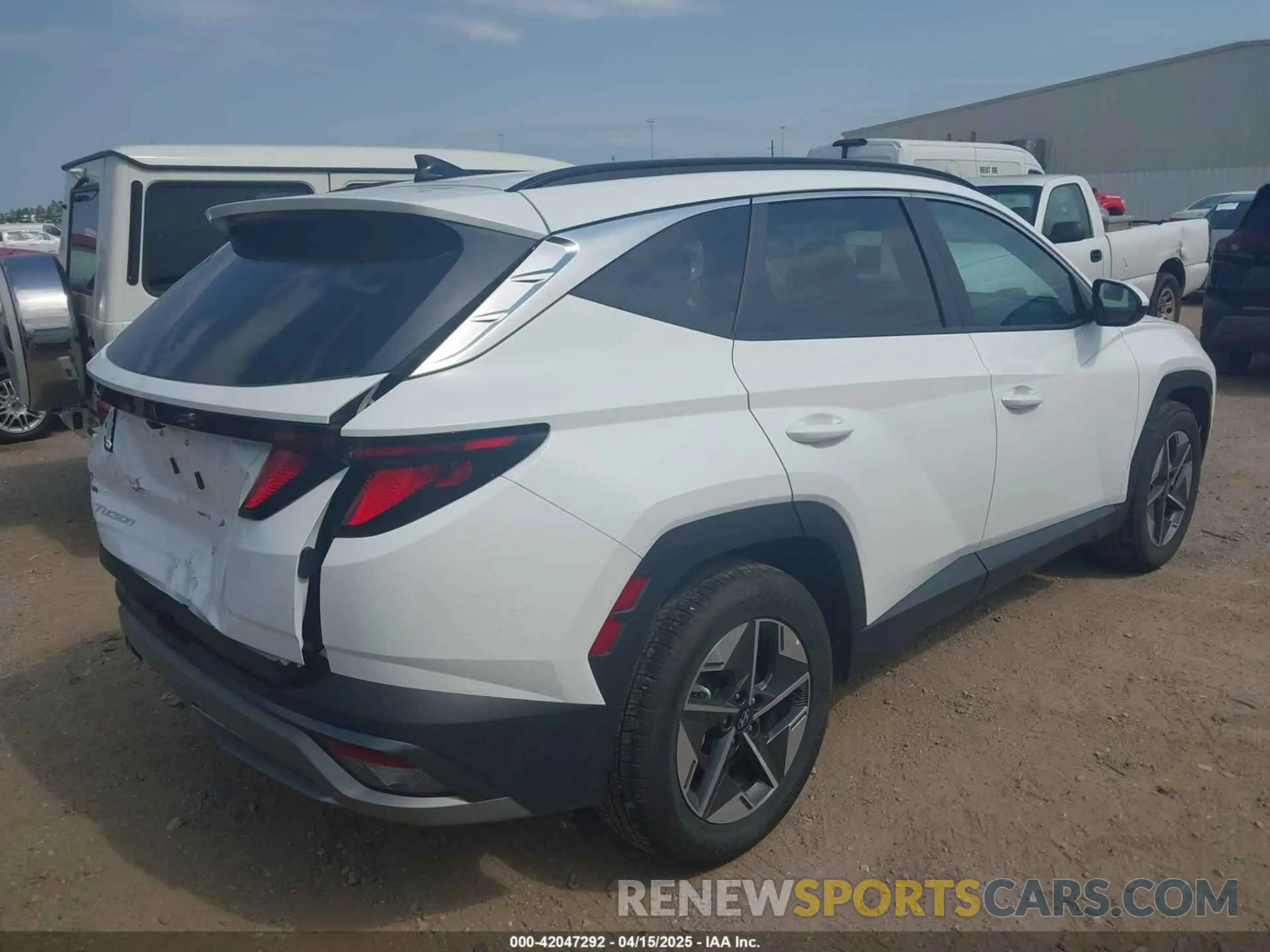 4 Photograph of a damaged car 5NMJB3DE3SH507693 HYUNDAI TUCSON 2025
