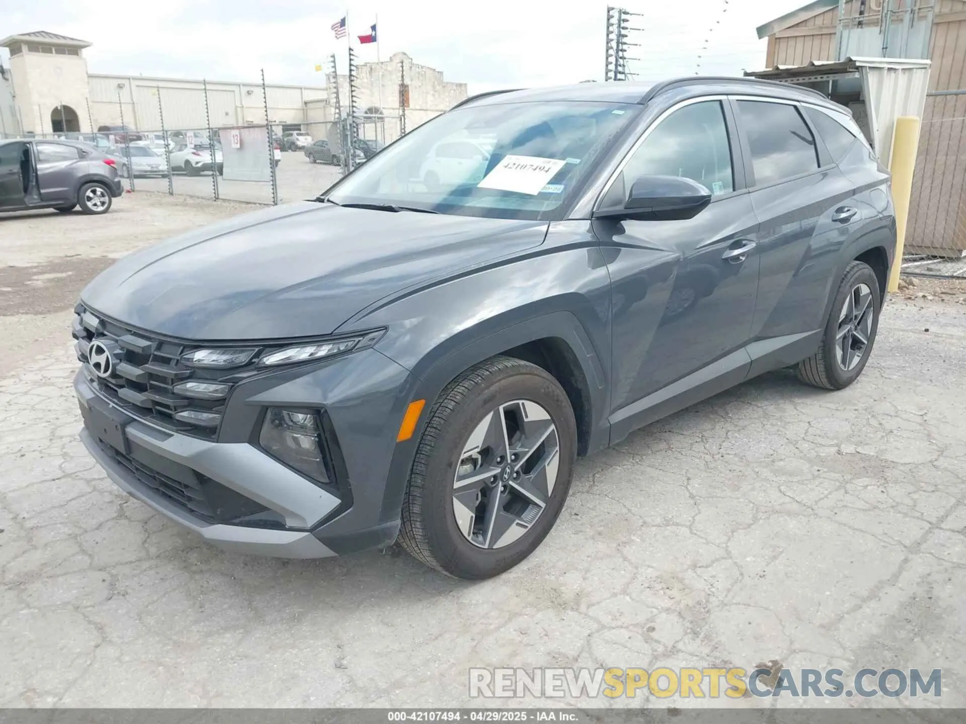 2 Photograph of a damaged car 5NMJB3DE4SH479841 HYUNDAI TUCSON 2025