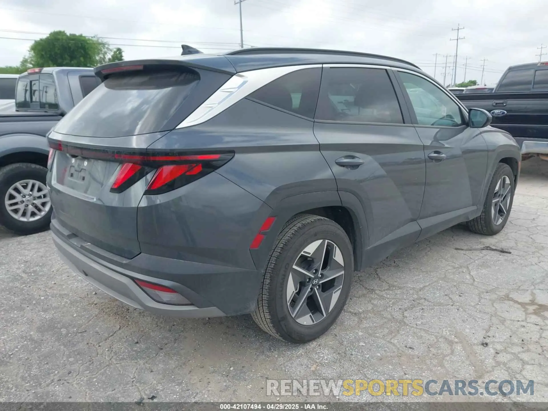 4 Photograph of a damaged car 5NMJB3DE4SH479841 HYUNDAI TUCSON 2025