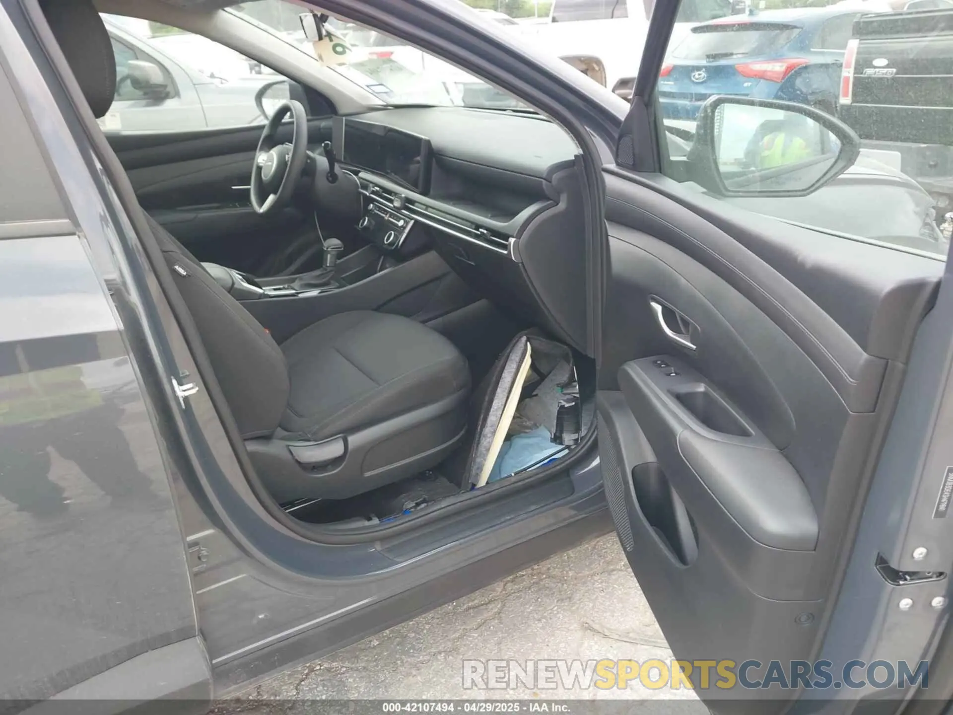 5 Photograph of a damaged car 5NMJB3DE4SH479841 HYUNDAI TUCSON 2025