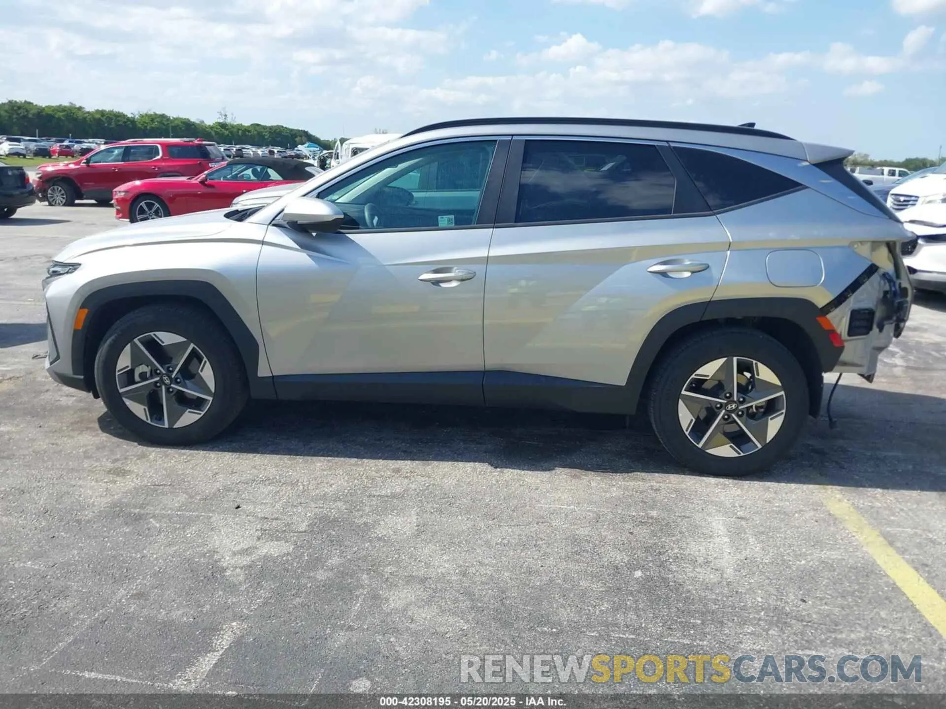 15 Photograph of a damaged car 5NMJB3DE5SH444239 HYUNDAI TUCSON 2025