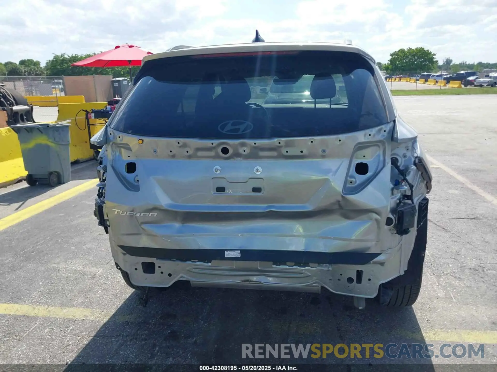 17 Photograph of a damaged car 5NMJB3DE5SH444239 HYUNDAI TUCSON 2025
