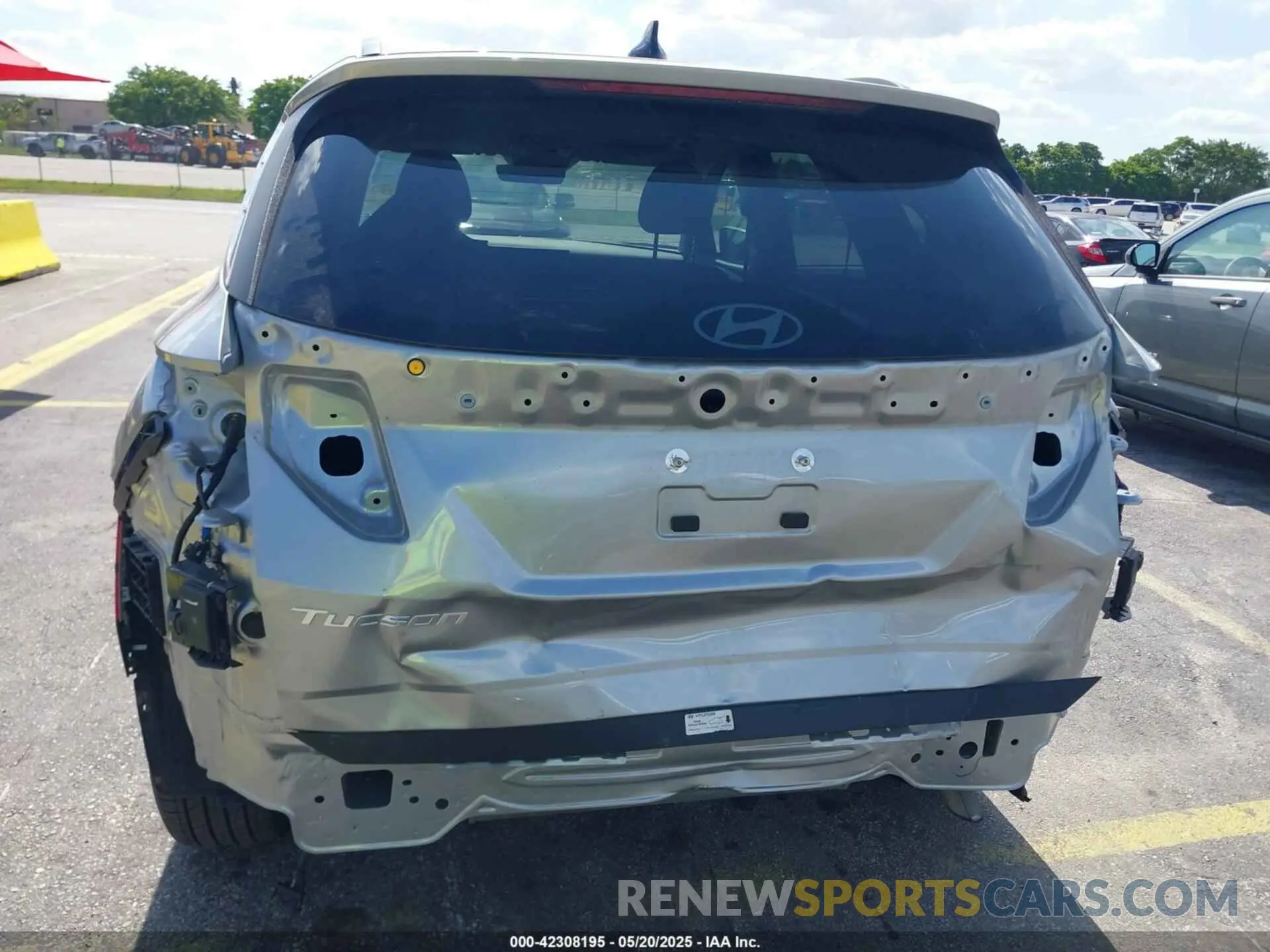 6 Photograph of a damaged car 5NMJB3DE5SH444239 HYUNDAI TUCSON 2025