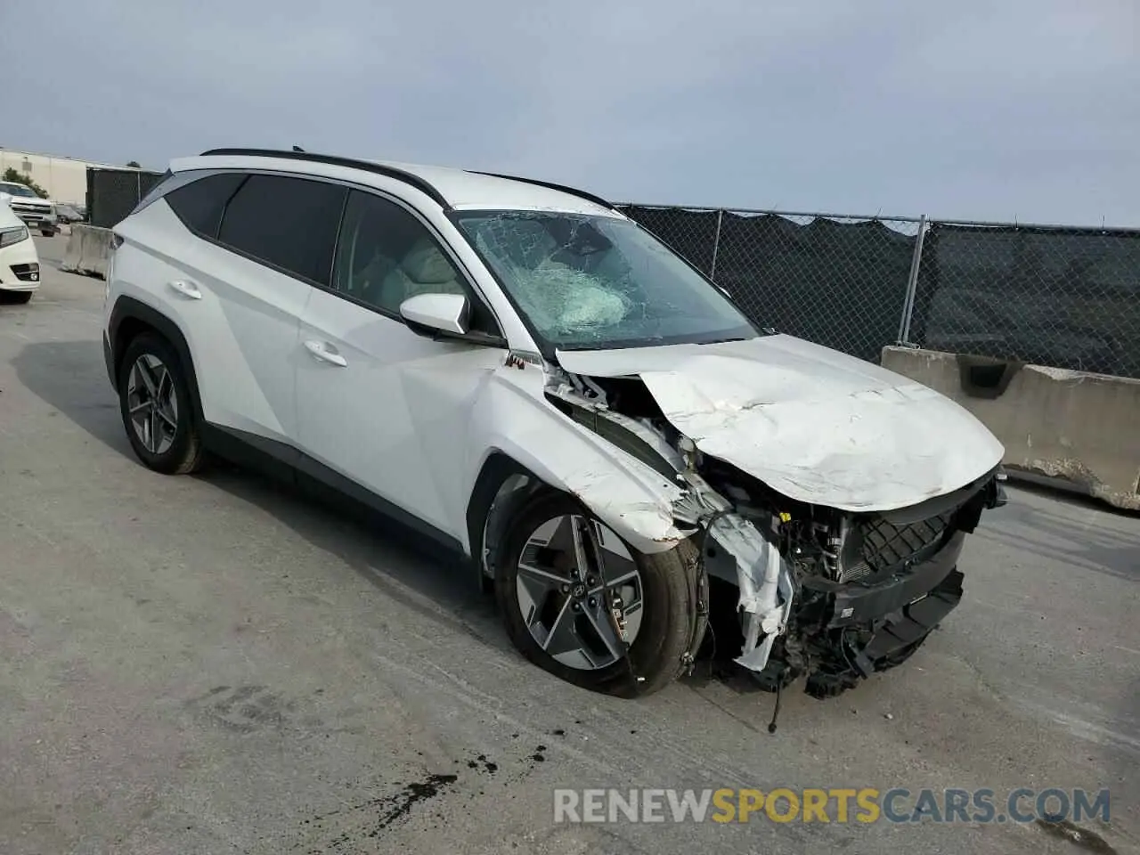 4 Photograph of a damaged car 5NMJB3DE5SH467827 HYUNDAI TUCSON 2025