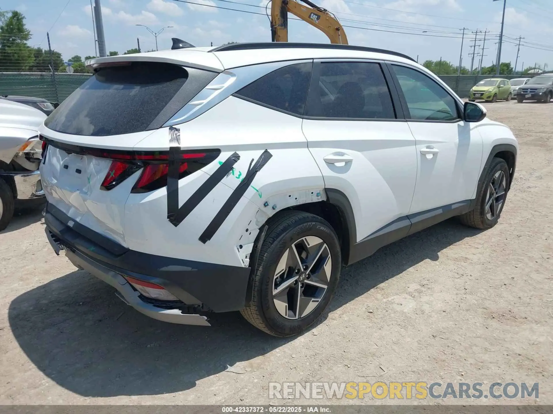 4 Photograph of a damaged car 5NMJB3DE6SH461535 HYUNDAI TUCSON 2025