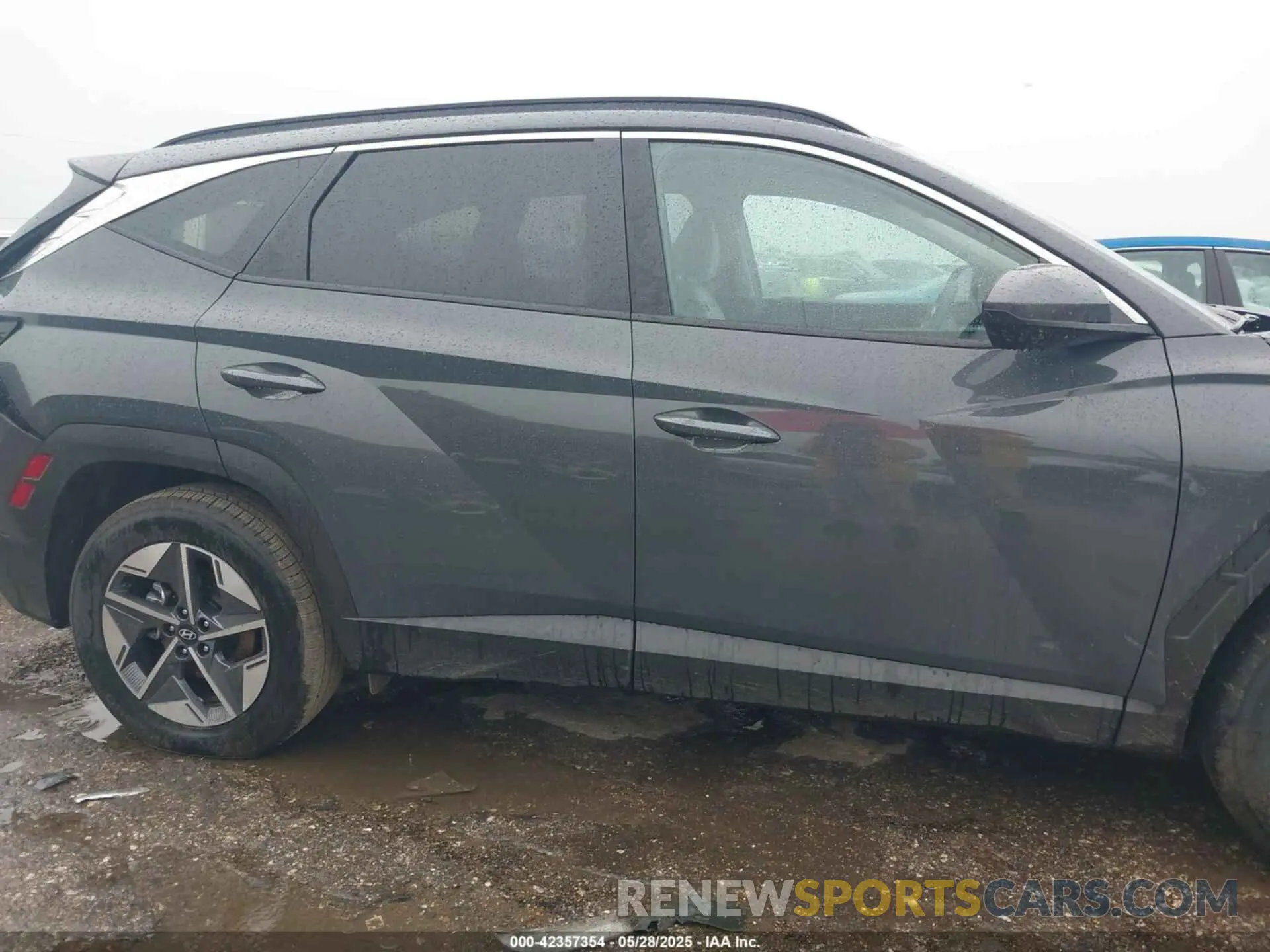 13 Photograph of a damaged car 5NMJB3DE6SH494955 HYUNDAI TUCSON 2025