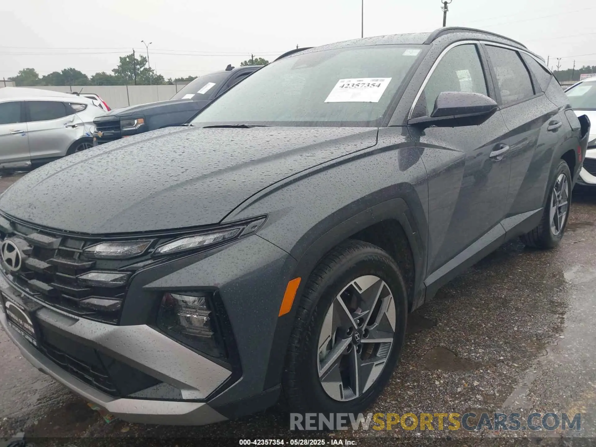 2 Photograph of a damaged car 5NMJB3DE6SH494955 HYUNDAI TUCSON 2025