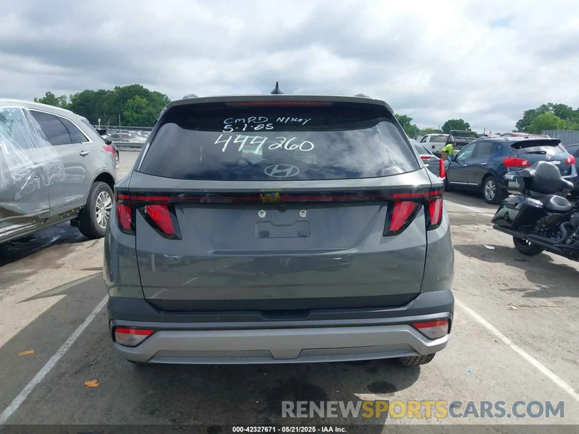 17 Photograph of a damaged car 5NMJB3DE7SH444260 HYUNDAI TUCSON 2025