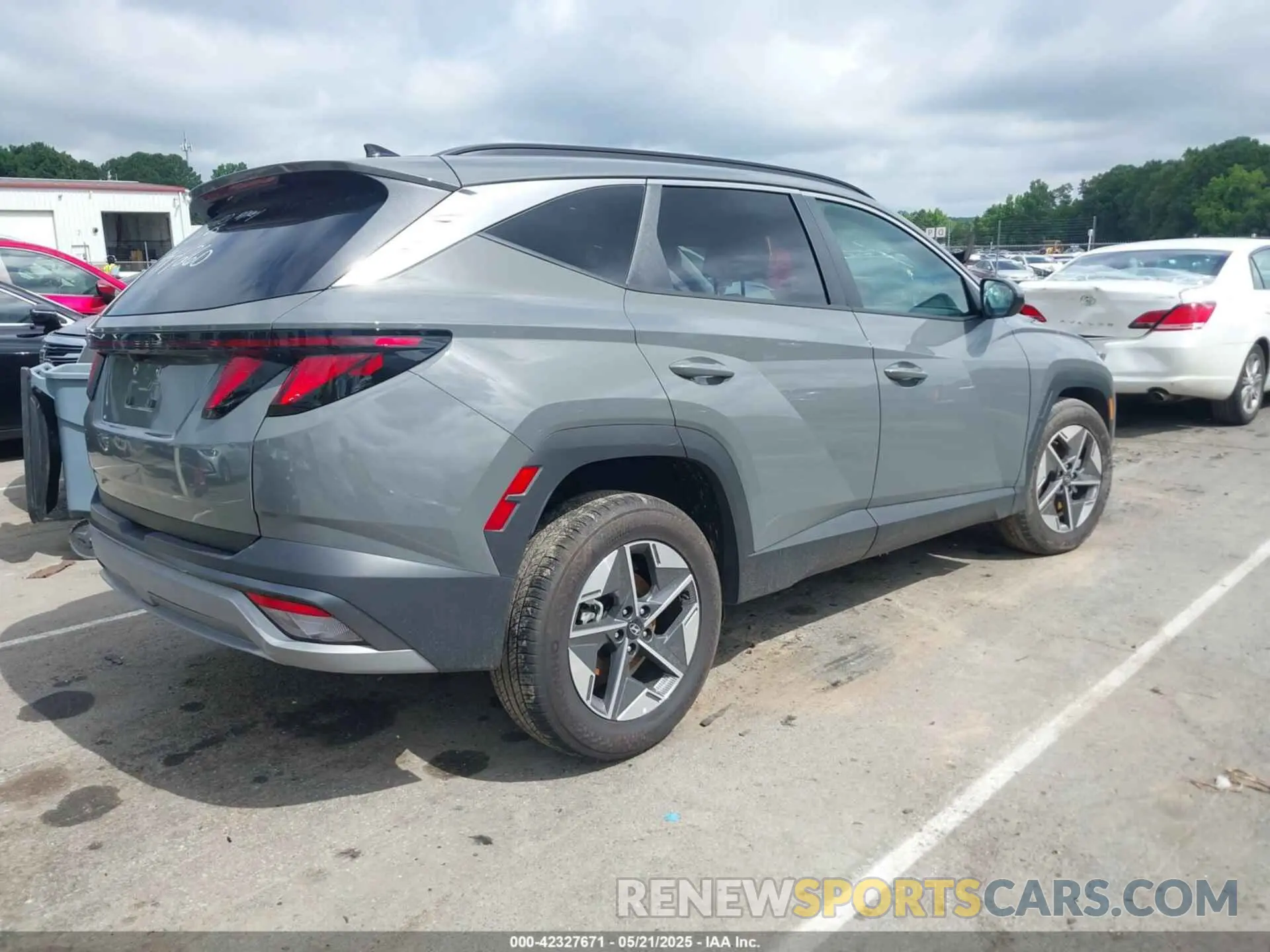 4 Photograph of a damaged car 5NMJB3DE7SH444260 HYUNDAI TUCSON 2025