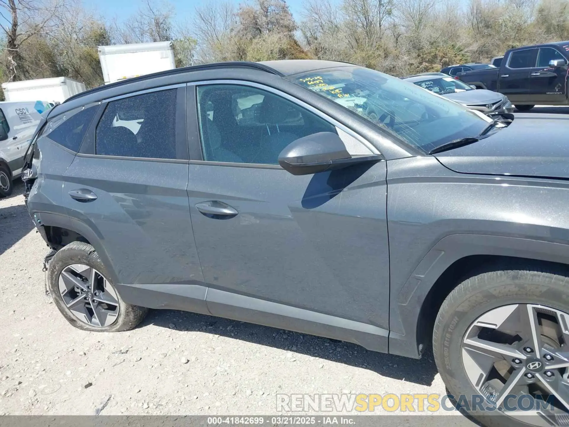 13 Photograph of a damaged car 5NMJB3DE7SH508748 HYUNDAI TUCSON 2025