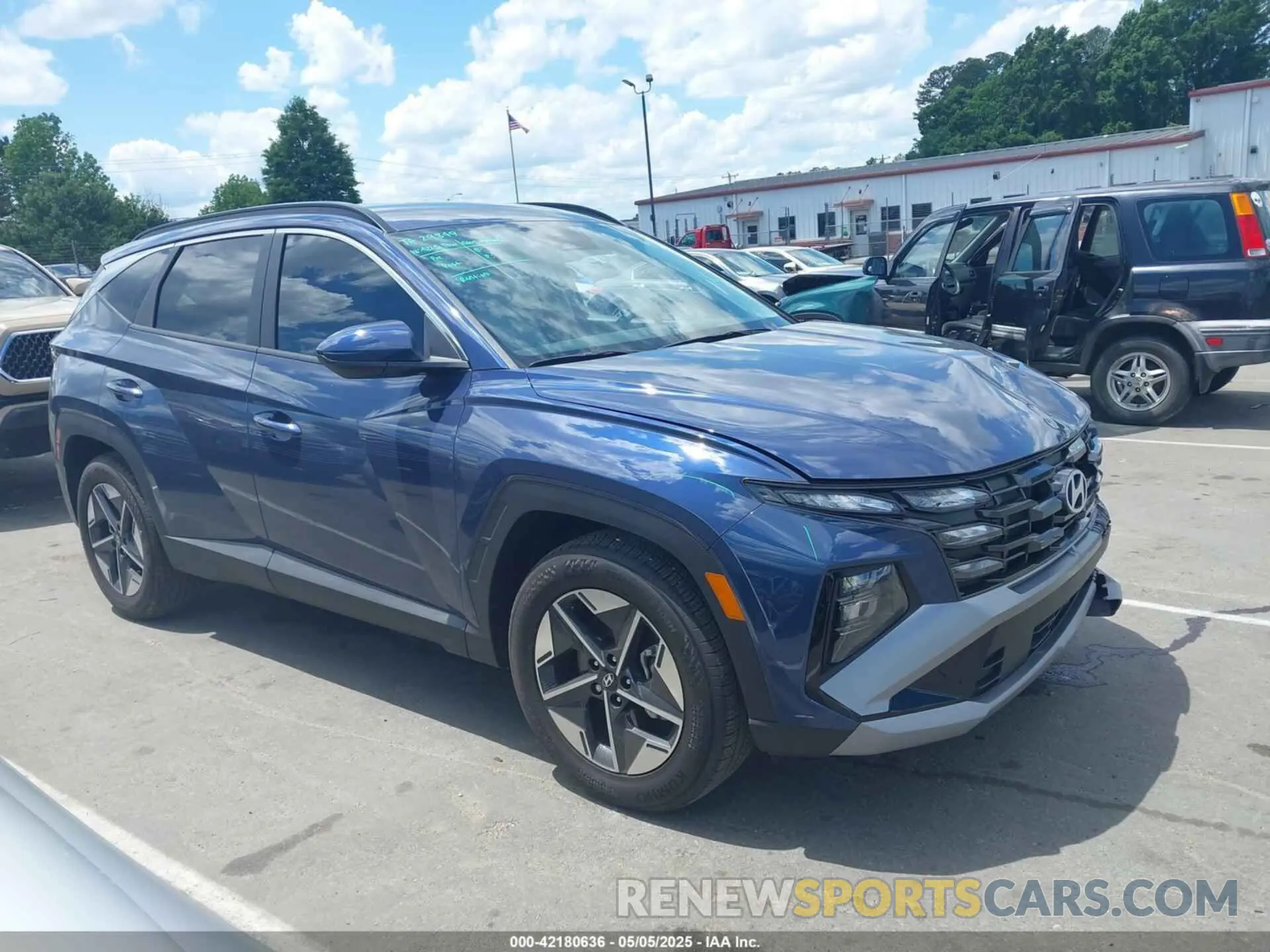 13 Photograph of a damaged car 5NMJB3DE8SH442095 HYUNDAI TUCSON 2025