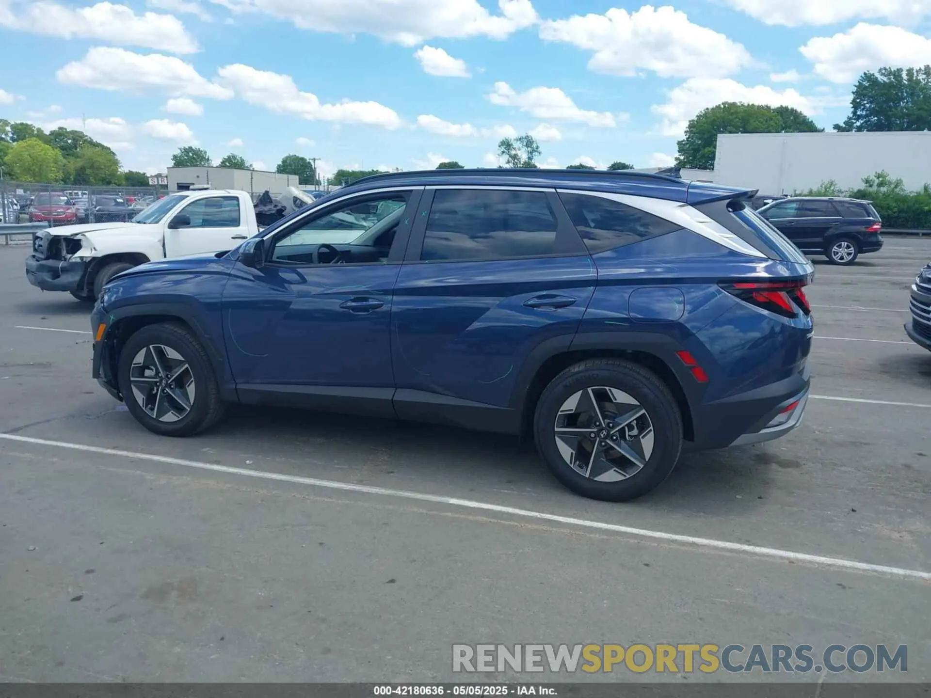 14 Photograph of a damaged car 5NMJB3DE8SH442095 HYUNDAI TUCSON 2025