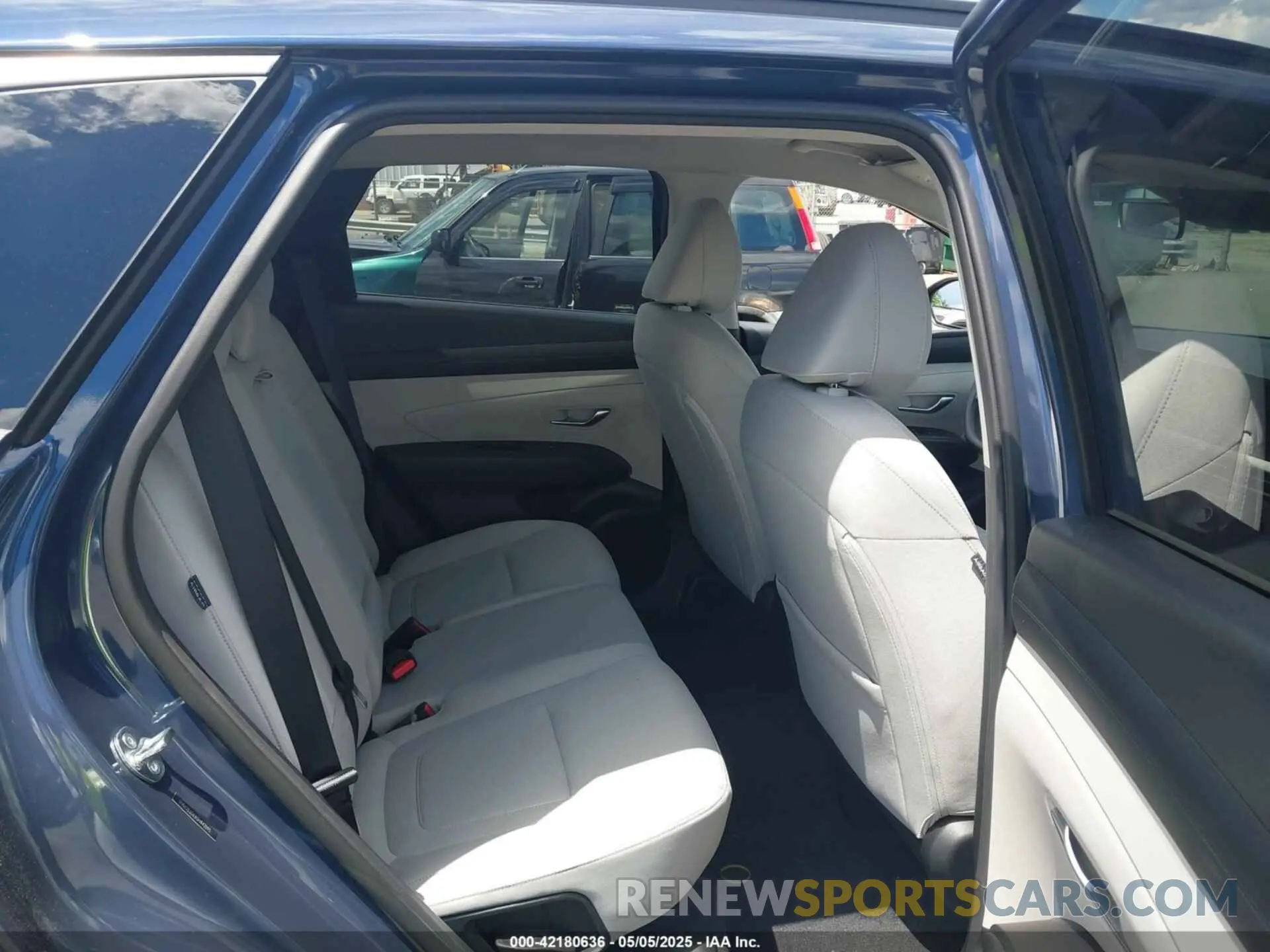 8 Photograph of a damaged car 5NMJB3DE8SH442095 HYUNDAI TUCSON 2025
