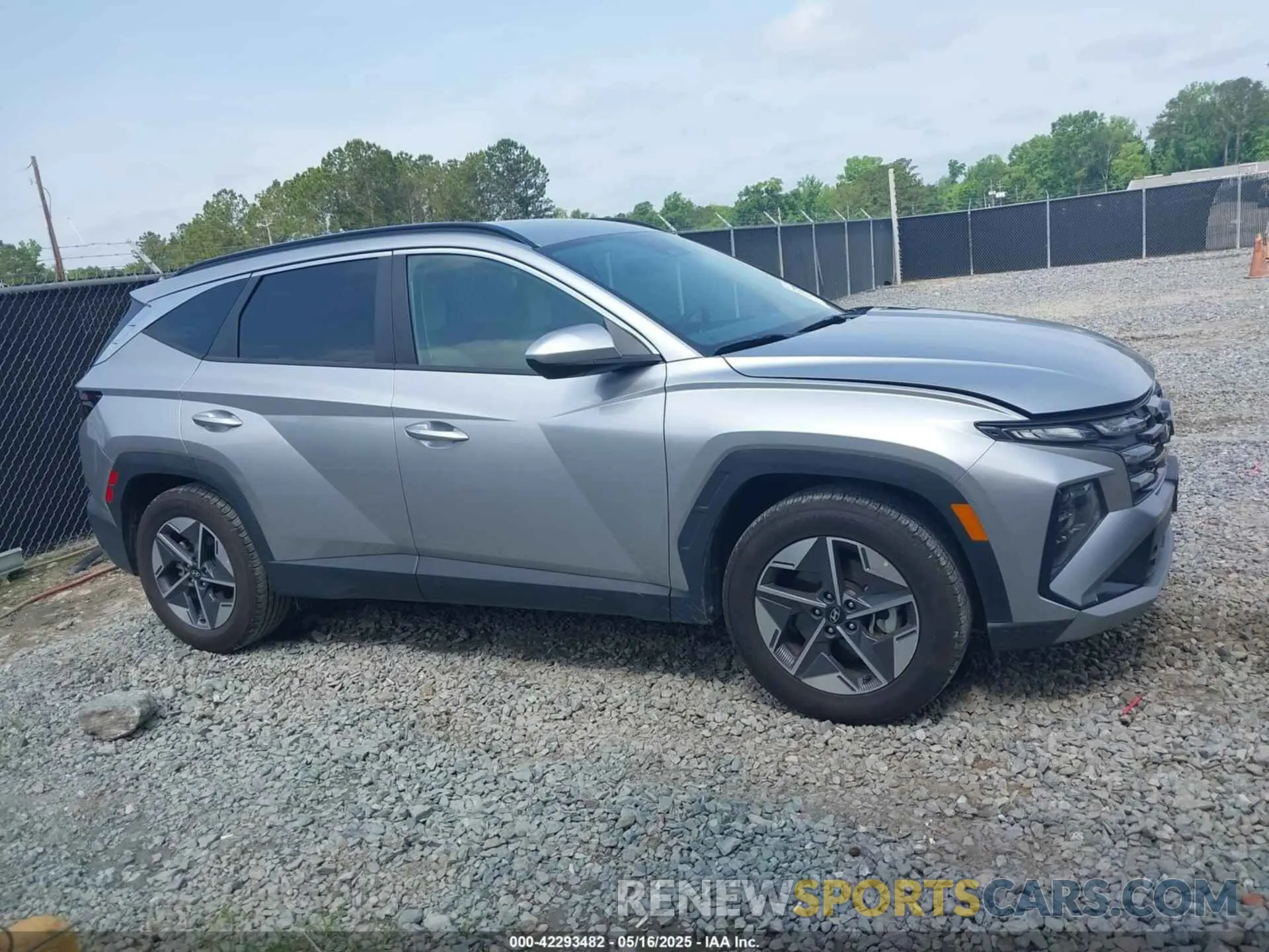 13 Photograph of a damaged car 5NMJB3DE8SH492964 HYUNDAI TUCSON 2025