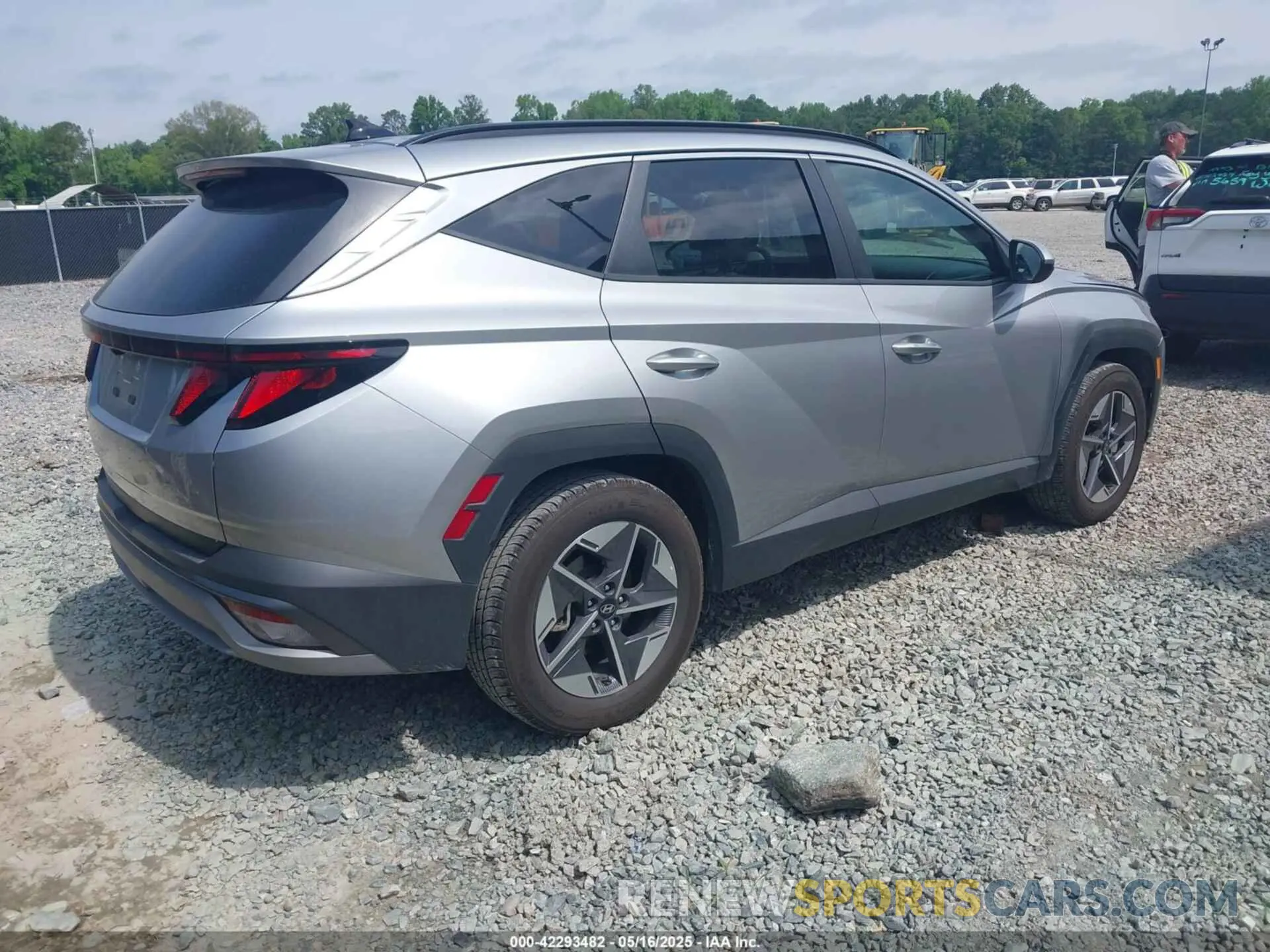 4 Photograph of a damaged car 5NMJB3DE8SH492964 HYUNDAI TUCSON 2025