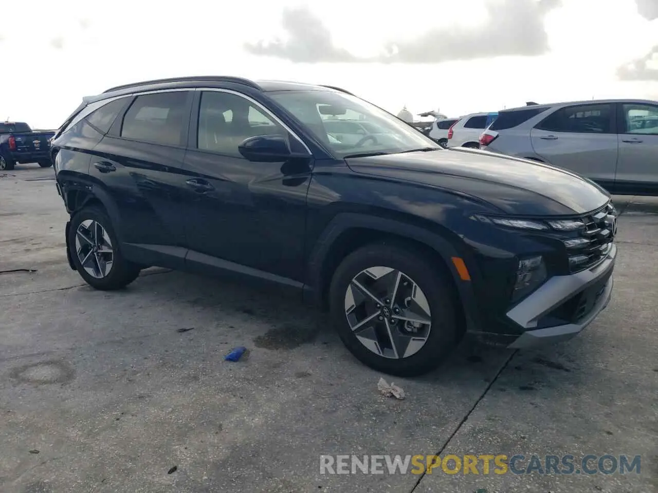 4 Photograph of a damaged car 5NMJB3DE8SH500299 HYUNDAI TUCSON 2025