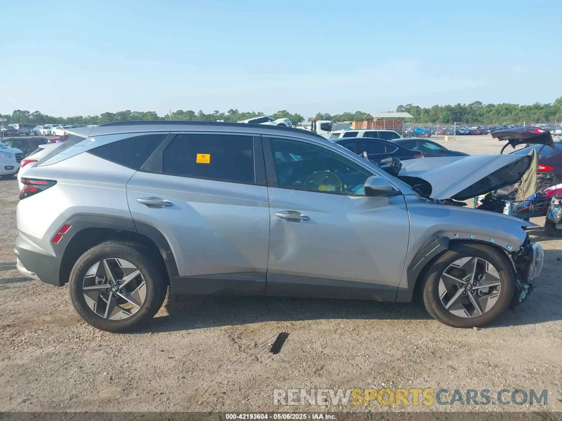12 Photograph of a damaged car 5NMJB3DE9SH445457 HYUNDAI TUCSON 2025