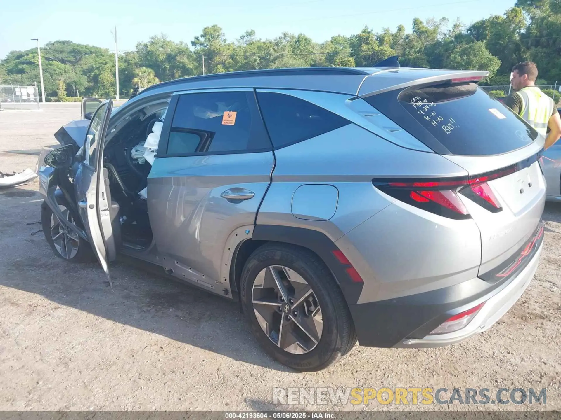13 Photograph of a damaged car 5NMJB3DE9SH445457 HYUNDAI TUCSON 2025