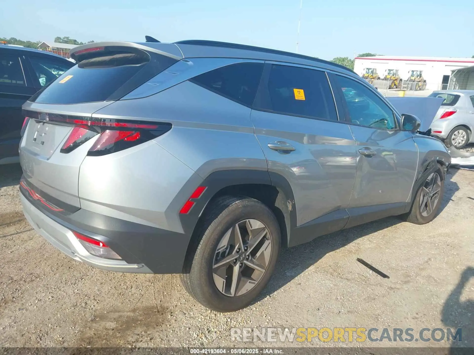 4 Photograph of a damaged car 5NMJB3DE9SH445457 HYUNDAI TUCSON 2025