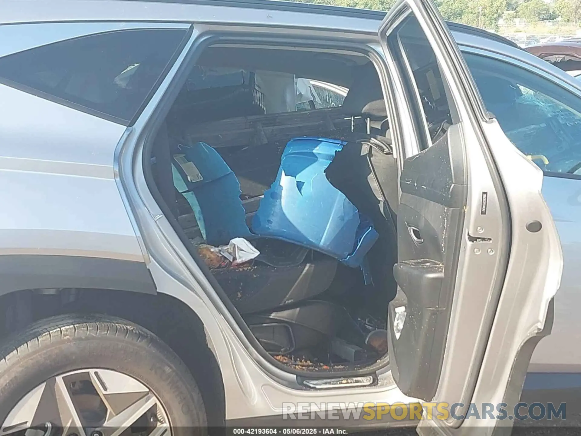 8 Photograph of a damaged car 5NMJB3DE9SH445457 HYUNDAI TUCSON 2025