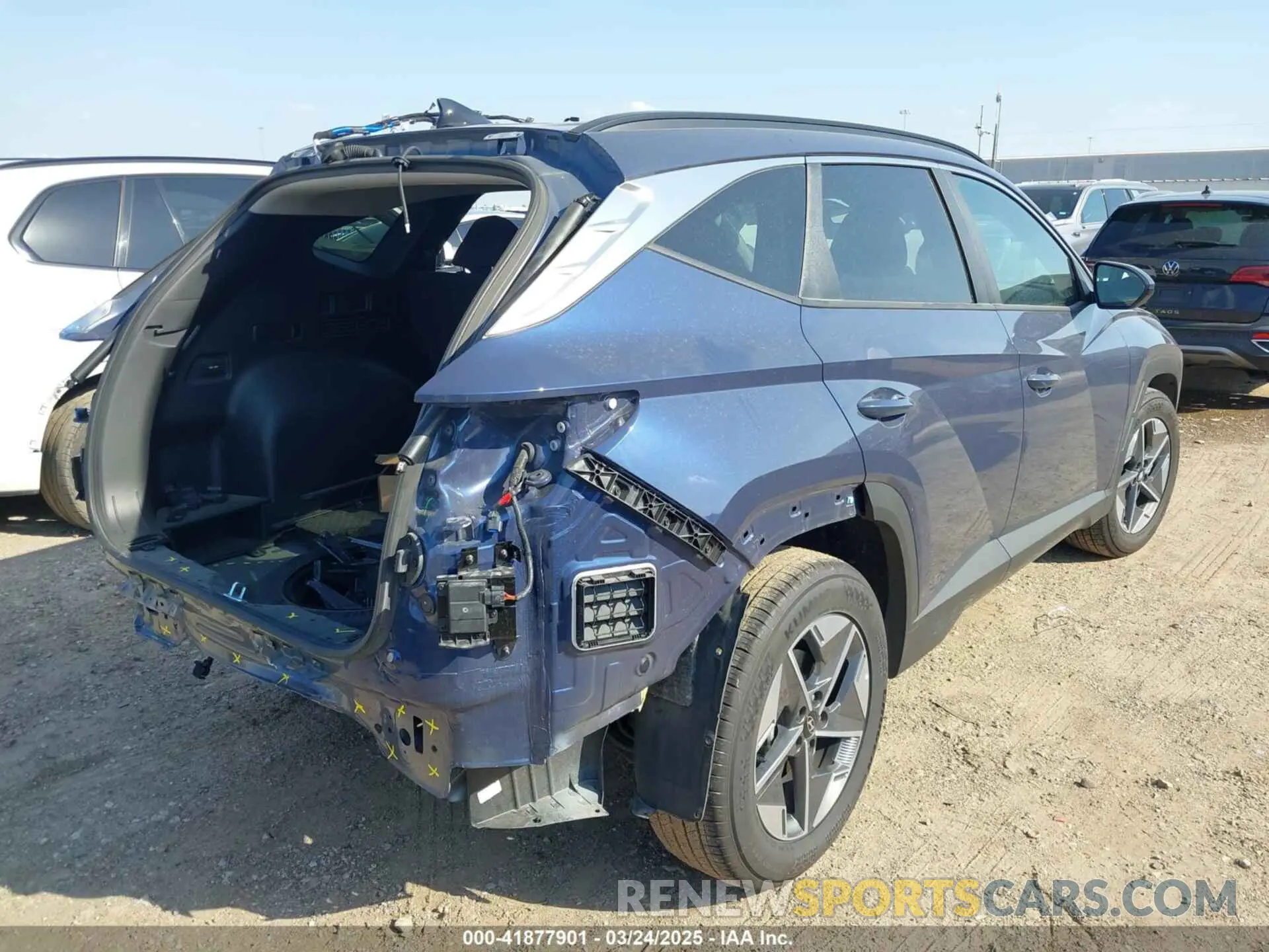4 Photograph of a damaged car 5NMJB3DE9SH479009 HYUNDAI TUCSON 2025