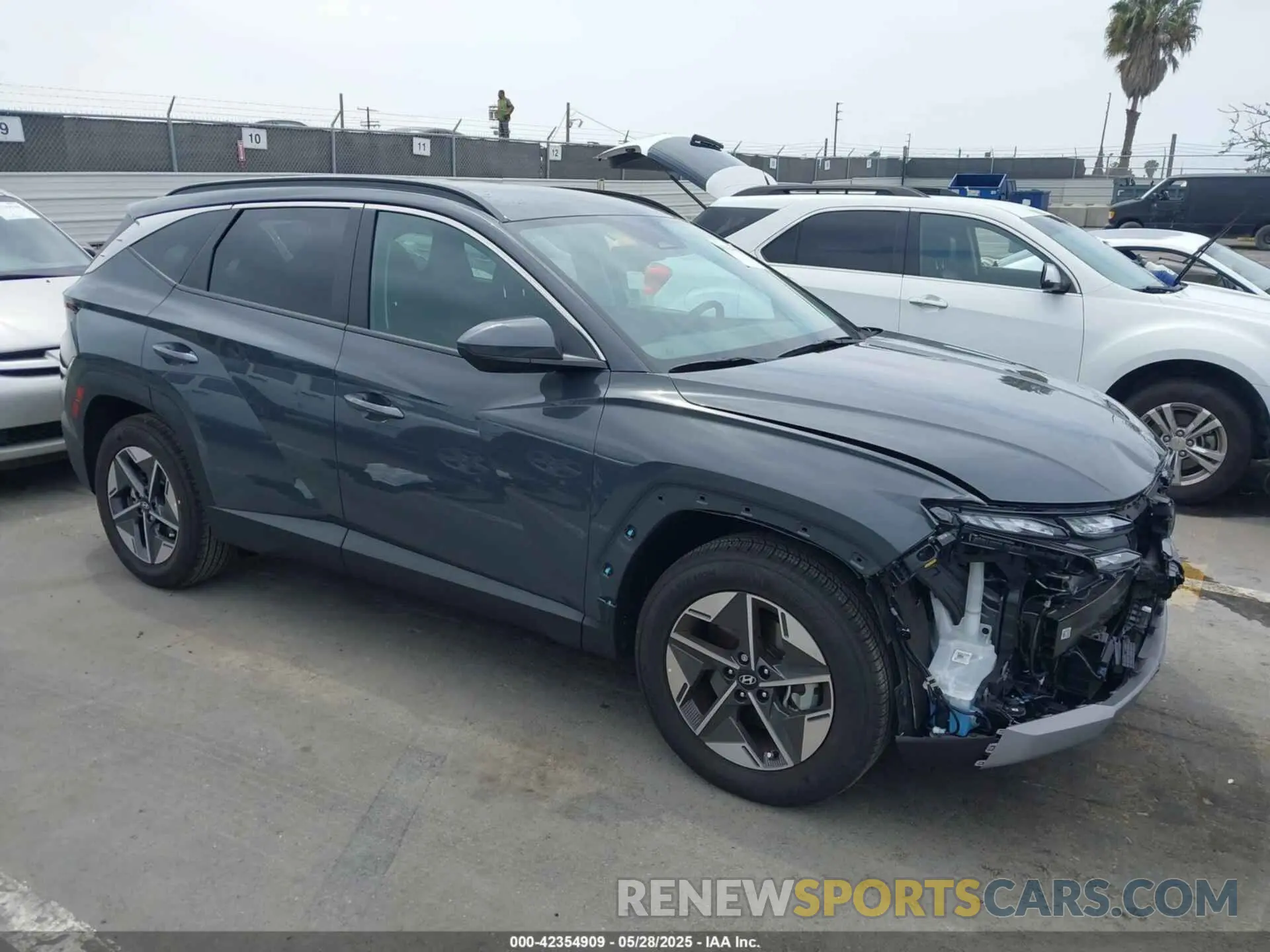 1 Photograph of a damaged car 5NMJB3DE9SH497414 HYUNDAI TUCSON 2025