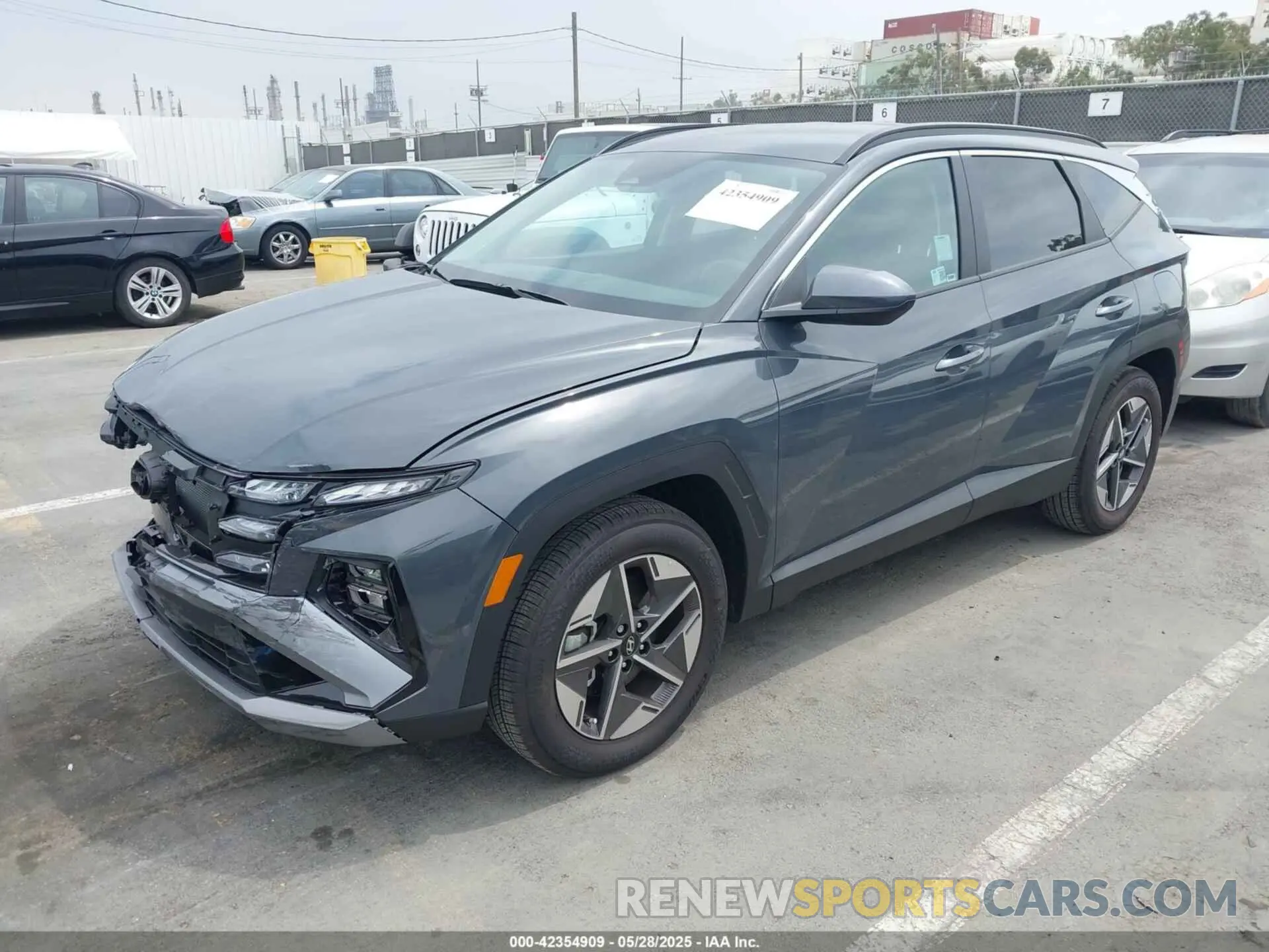 2 Photograph of a damaged car 5NMJB3DE9SH497414 HYUNDAI TUCSON 2025