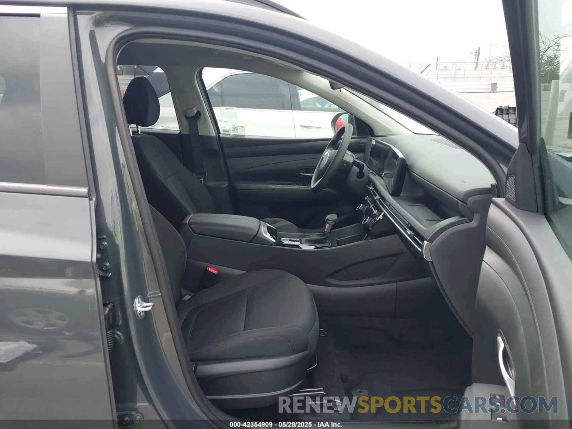 5 Photograph of a damaged car 5NMJB3DE9SH497414 HYUNDAI TUCSON 2025