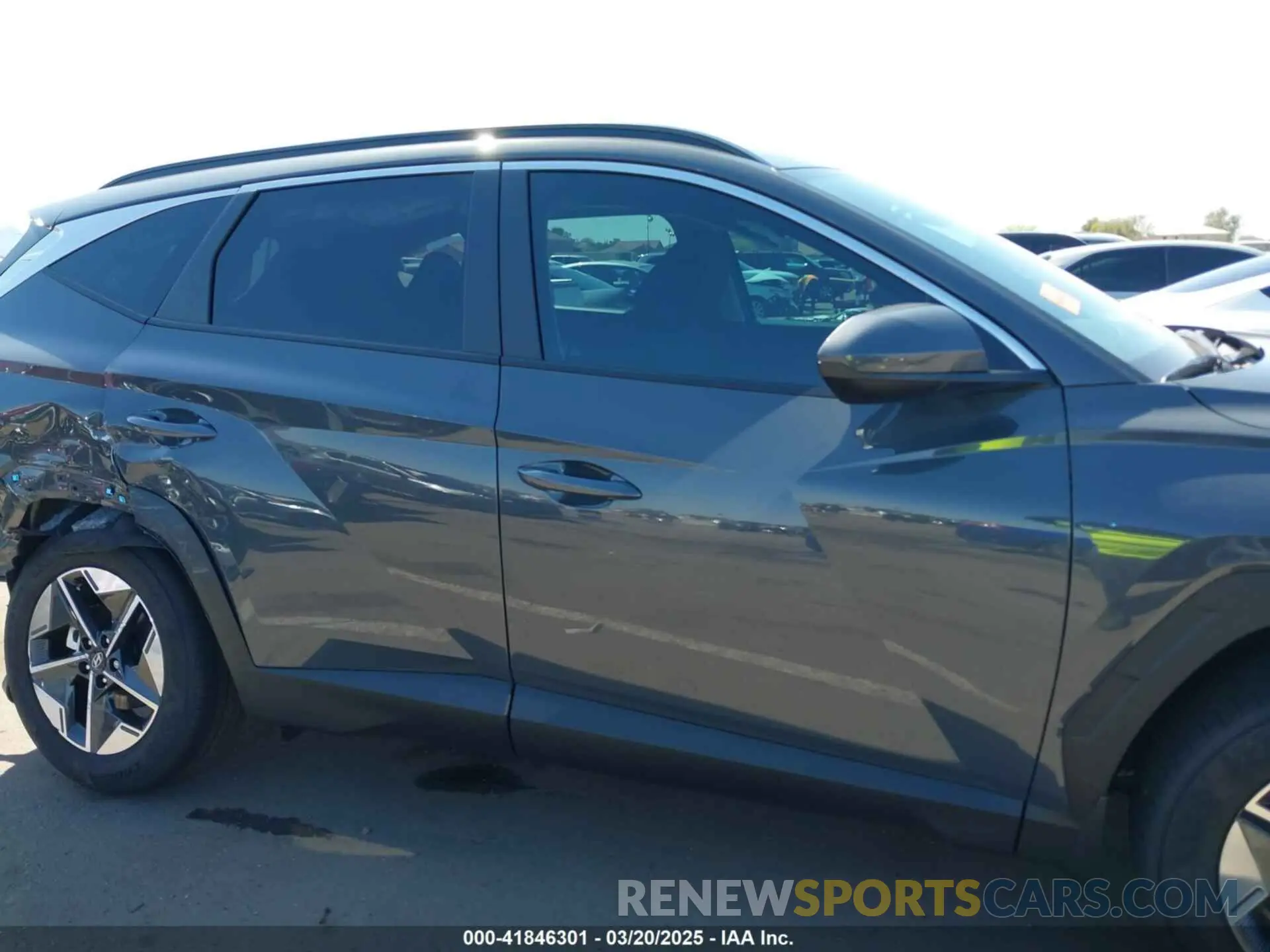 14 Photograph of a damaged car 5NMJB3DE9SH534705 HYUNDAI TUCSON 2025