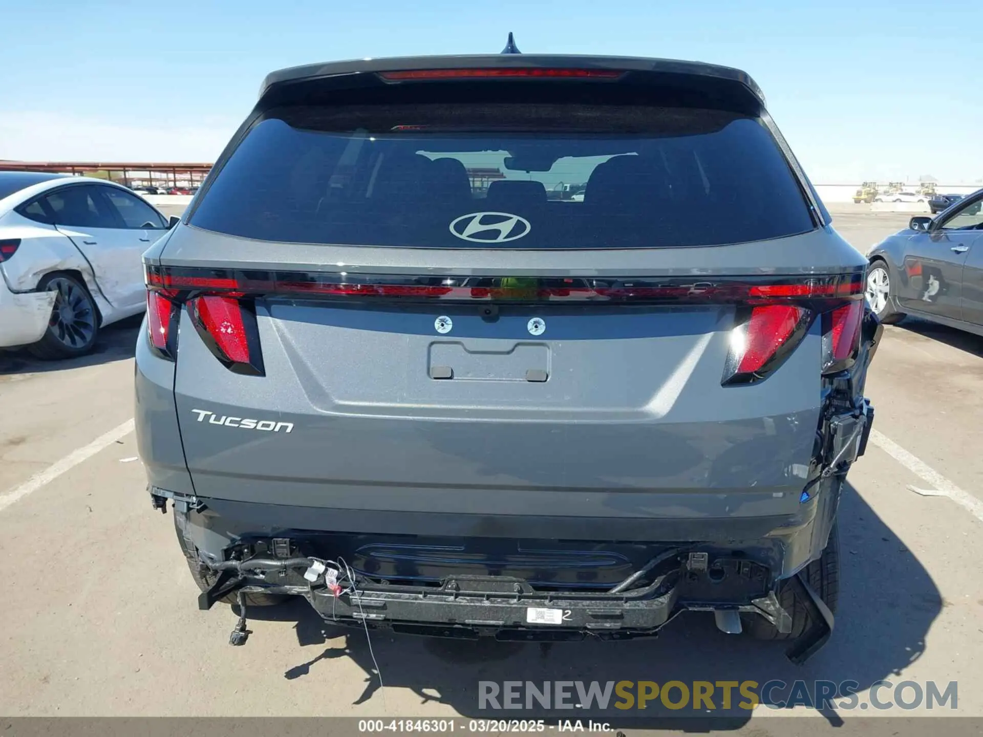 17 Photograph of a damaged car 5NMJB3DE9SH534705 HYUNDAI TUCSON 2025