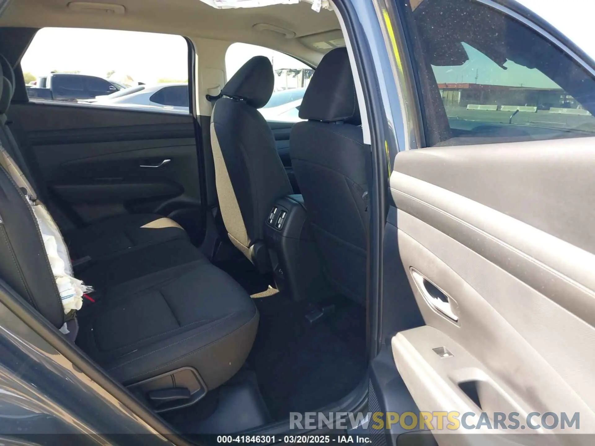 8 Photograph of a damaged car 5NMJB3DE9SH534705 HYUNDAI TUCSON 2025