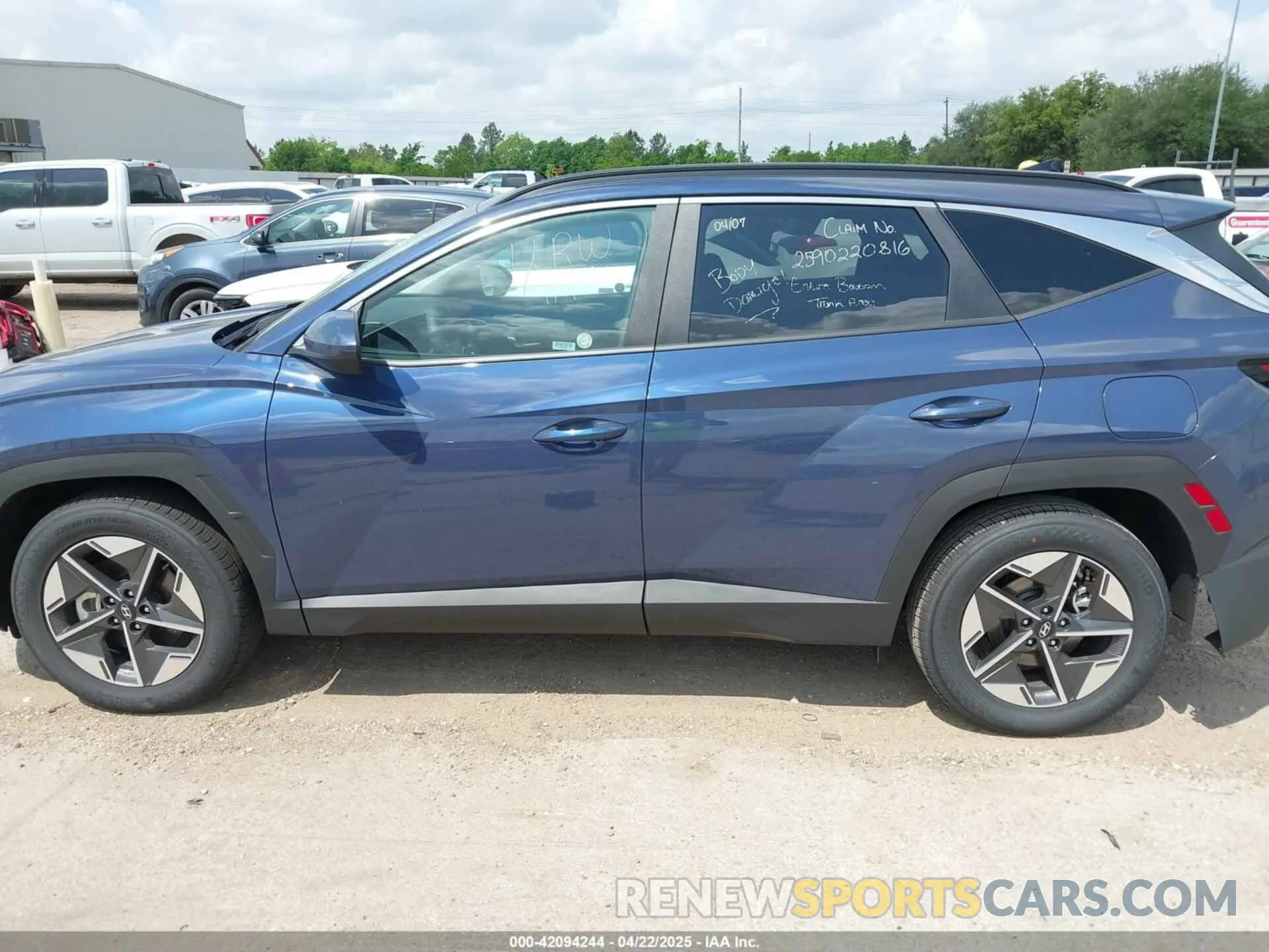 14 Photograph of a damaged car 5NMJB3DE9SH545428 HYUNDAI TUCSON 2025