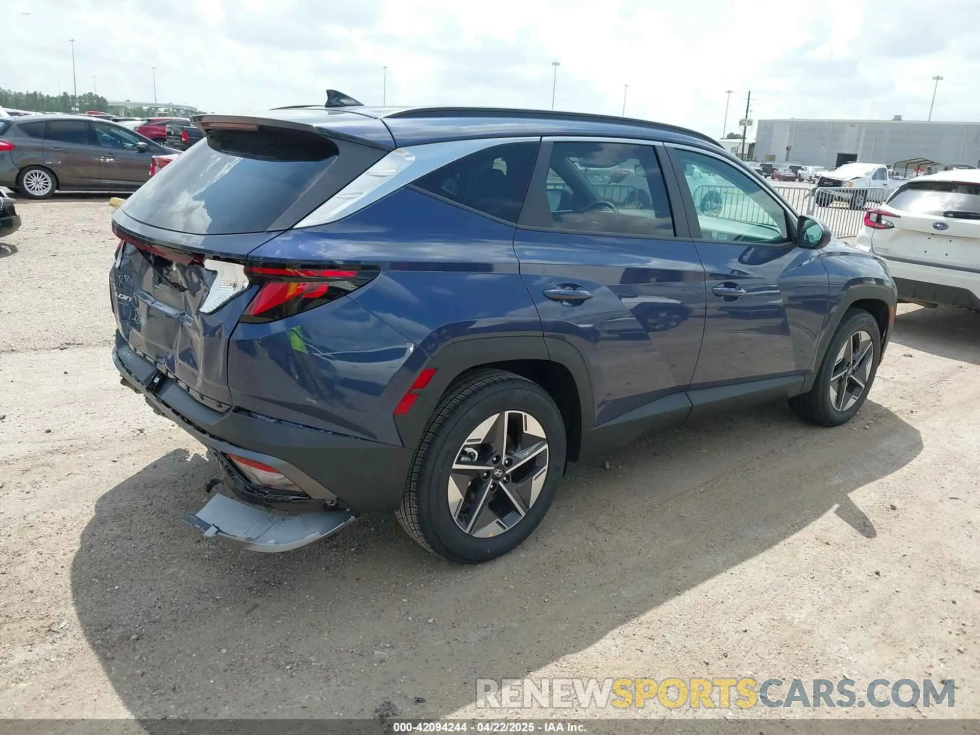 4 Photograph of a damaged car 5NMJB3DE9SH545428 HYUNDAI TUCSON 2025