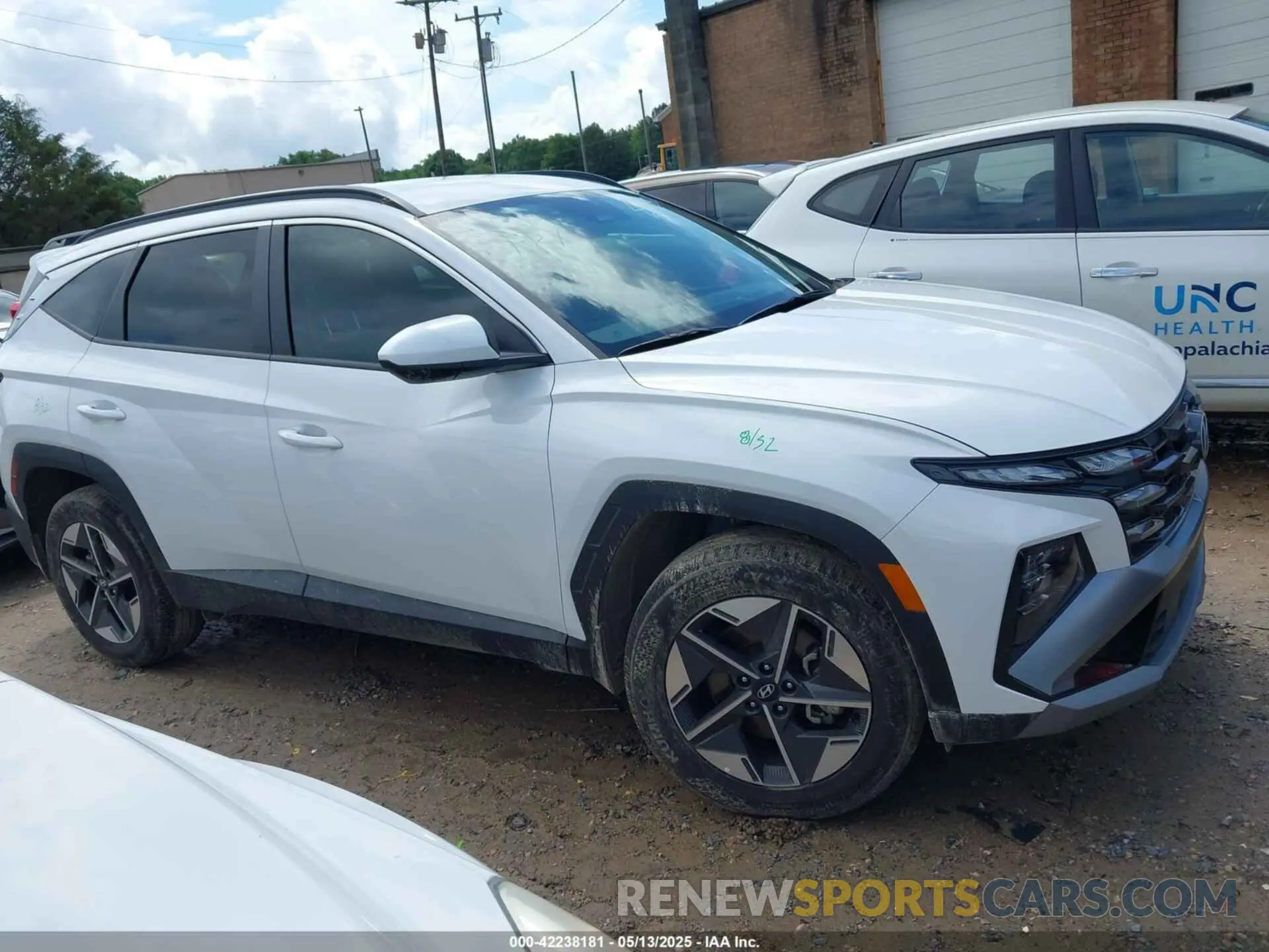 13 Photograph of a damaged car 5NMJBCDE0SH450093 HYUNDAI TUCSON 2025