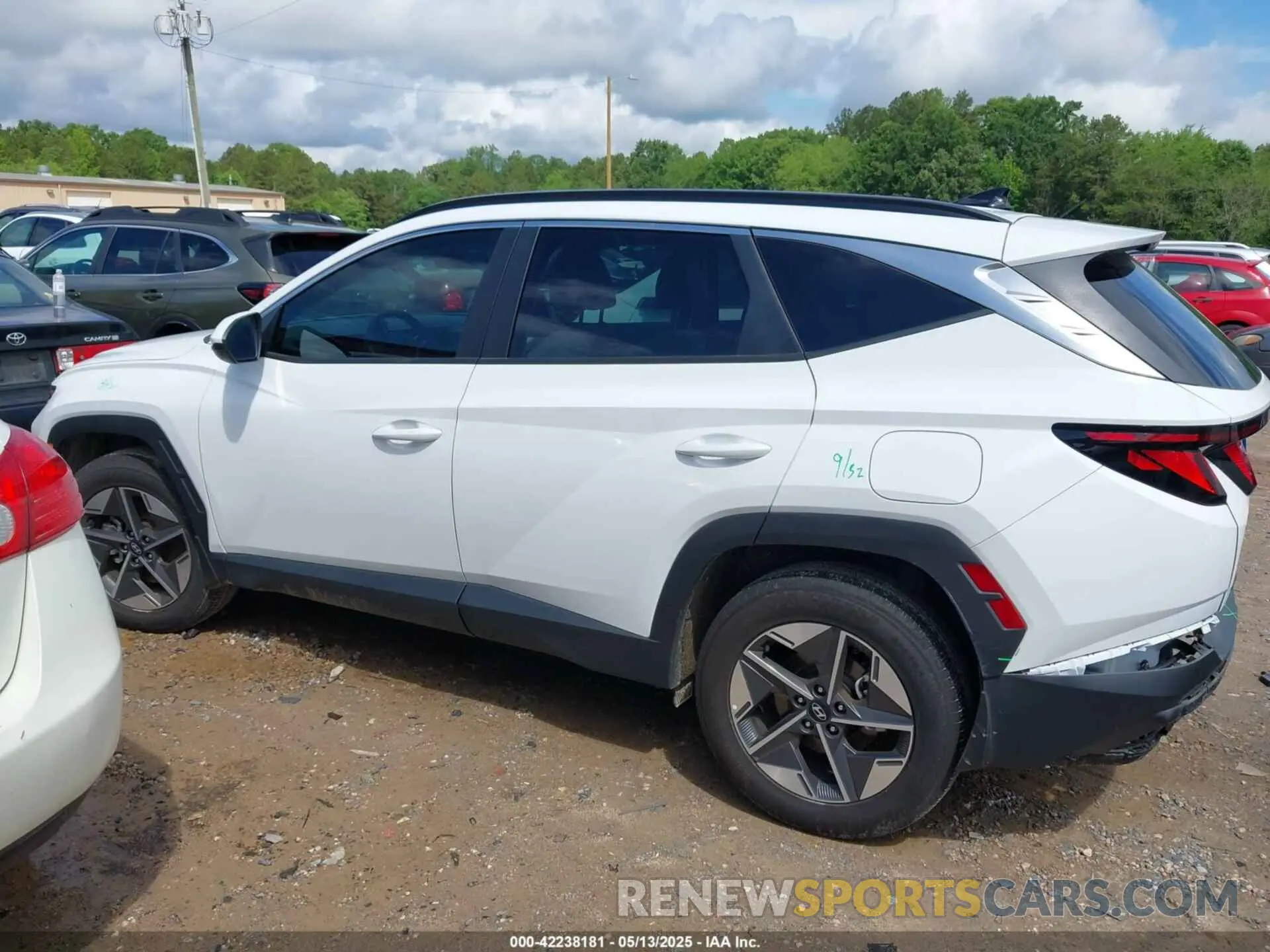 14 Photograph of a damaged car 5NMJBCDE0SH450093 HYUNDAI TUCSON 2025