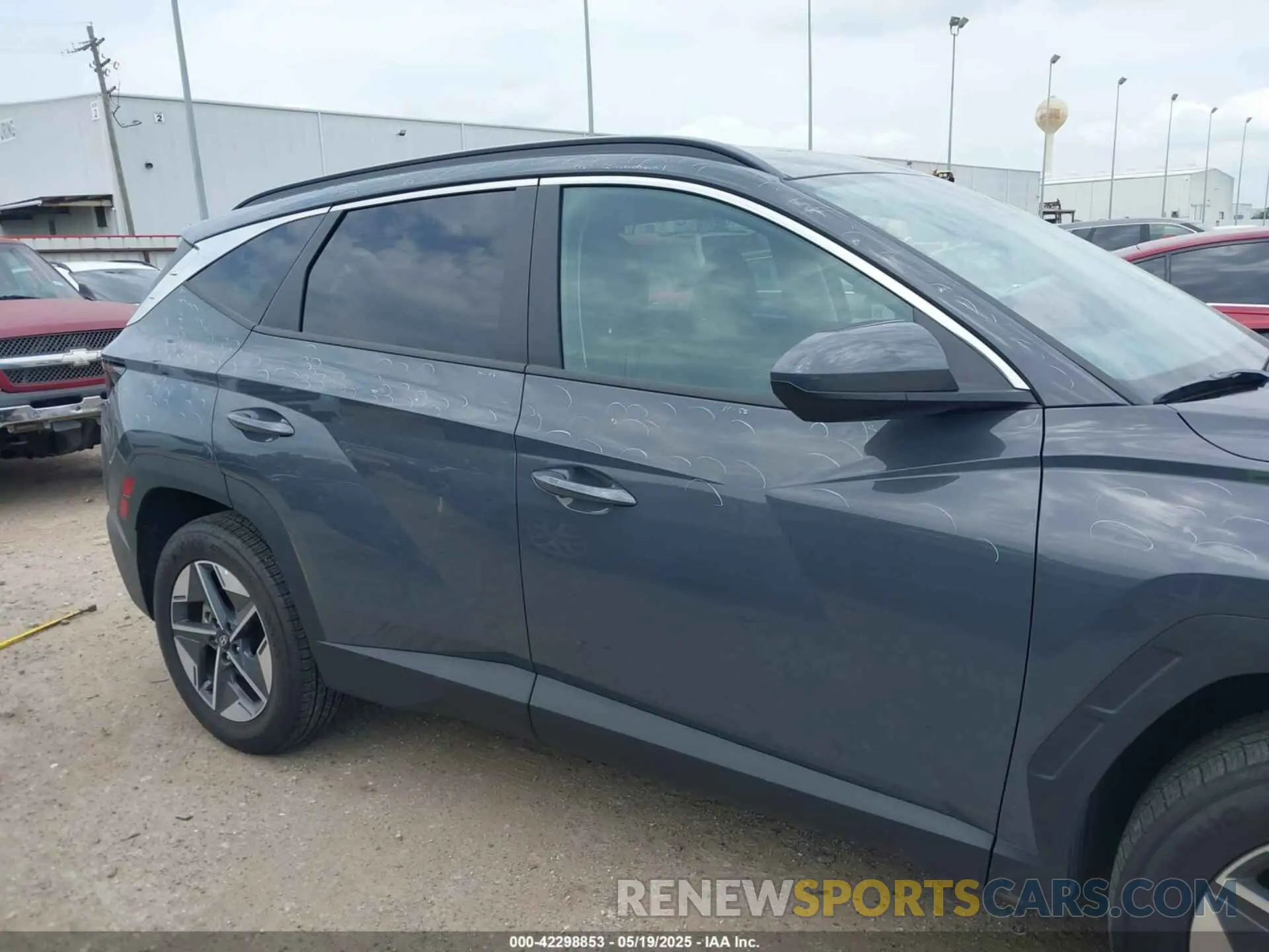 13 Photograph of a damaged car 5NMJBCDE0SH480484 HYUNDAI TUCSON 2025