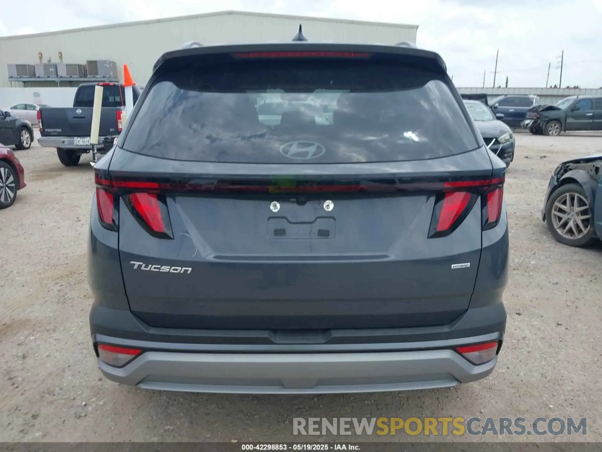 16 Photograph of a damaged car 5NMJBCDE0SH480484 HYUNDAI TUCSON 2025