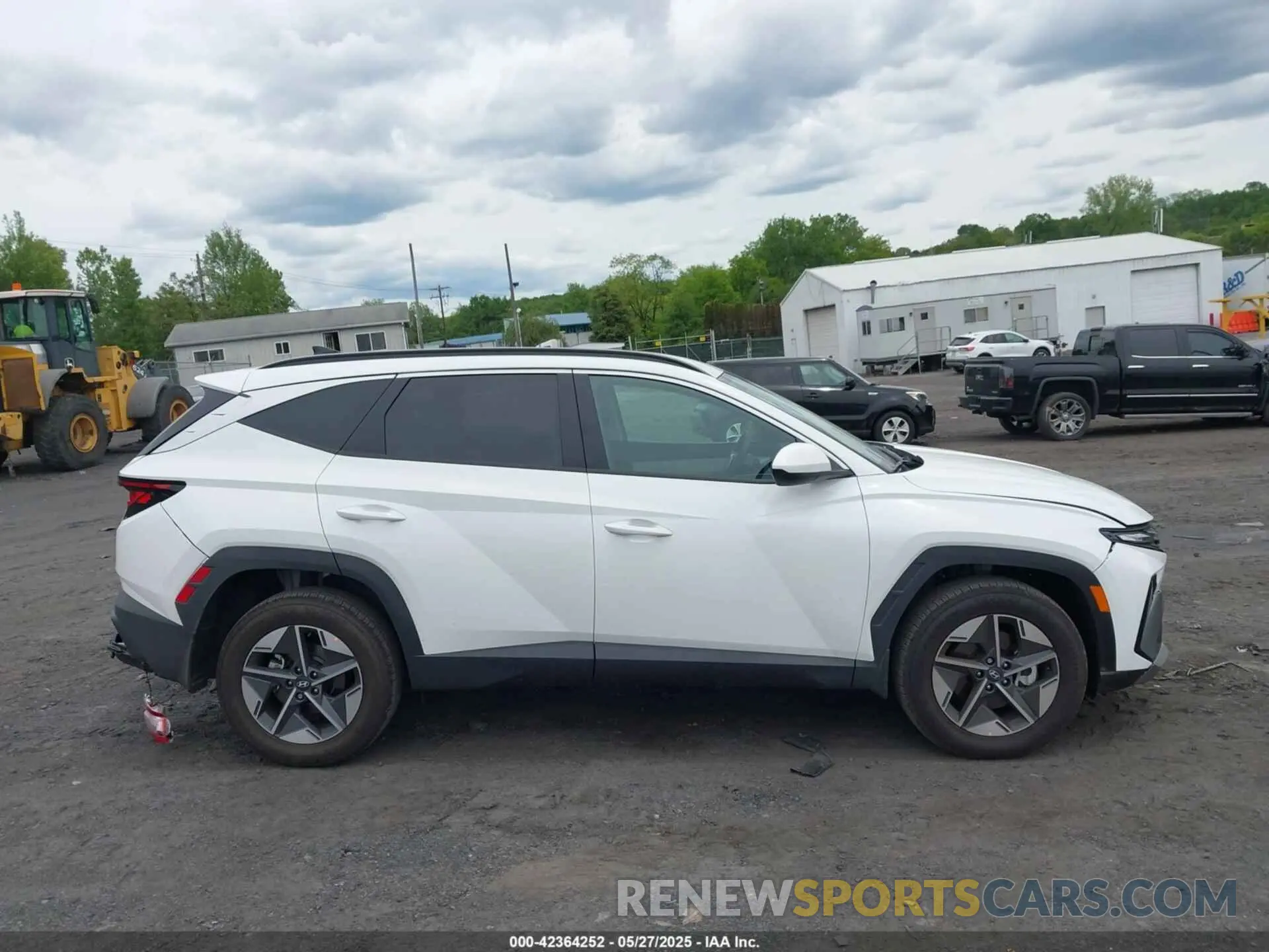 13 Photograph of a damaged car 5NMJBCDE1SH542328 HYUNDAI TUCSON 2025