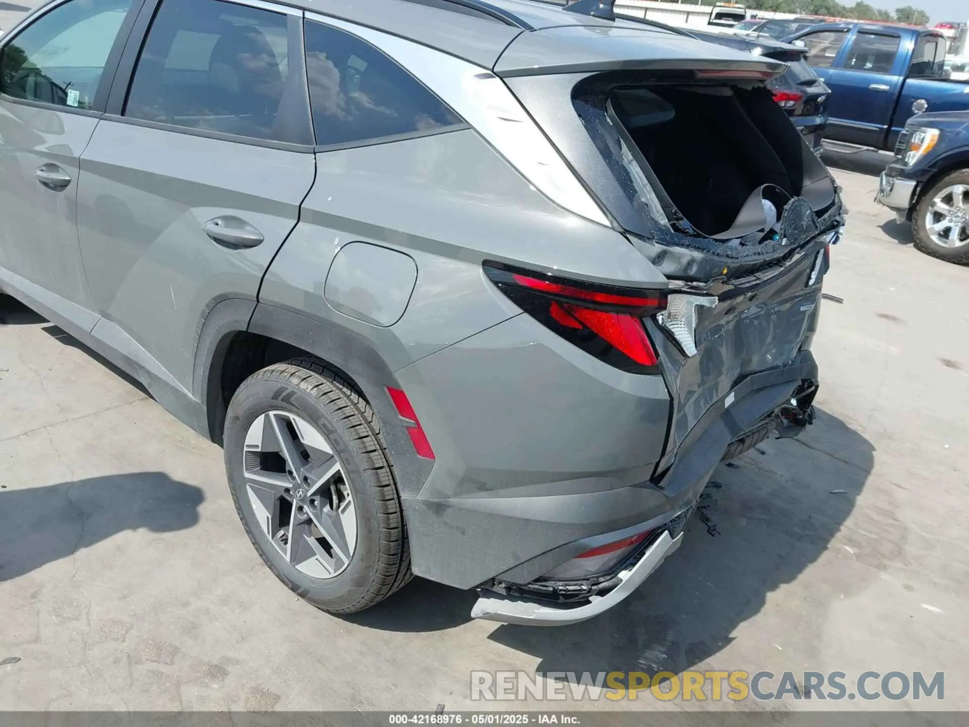 17 Photograph of a damaged car 5NMJBCDE2SH481460 HYUNDAI TUCSON 2025