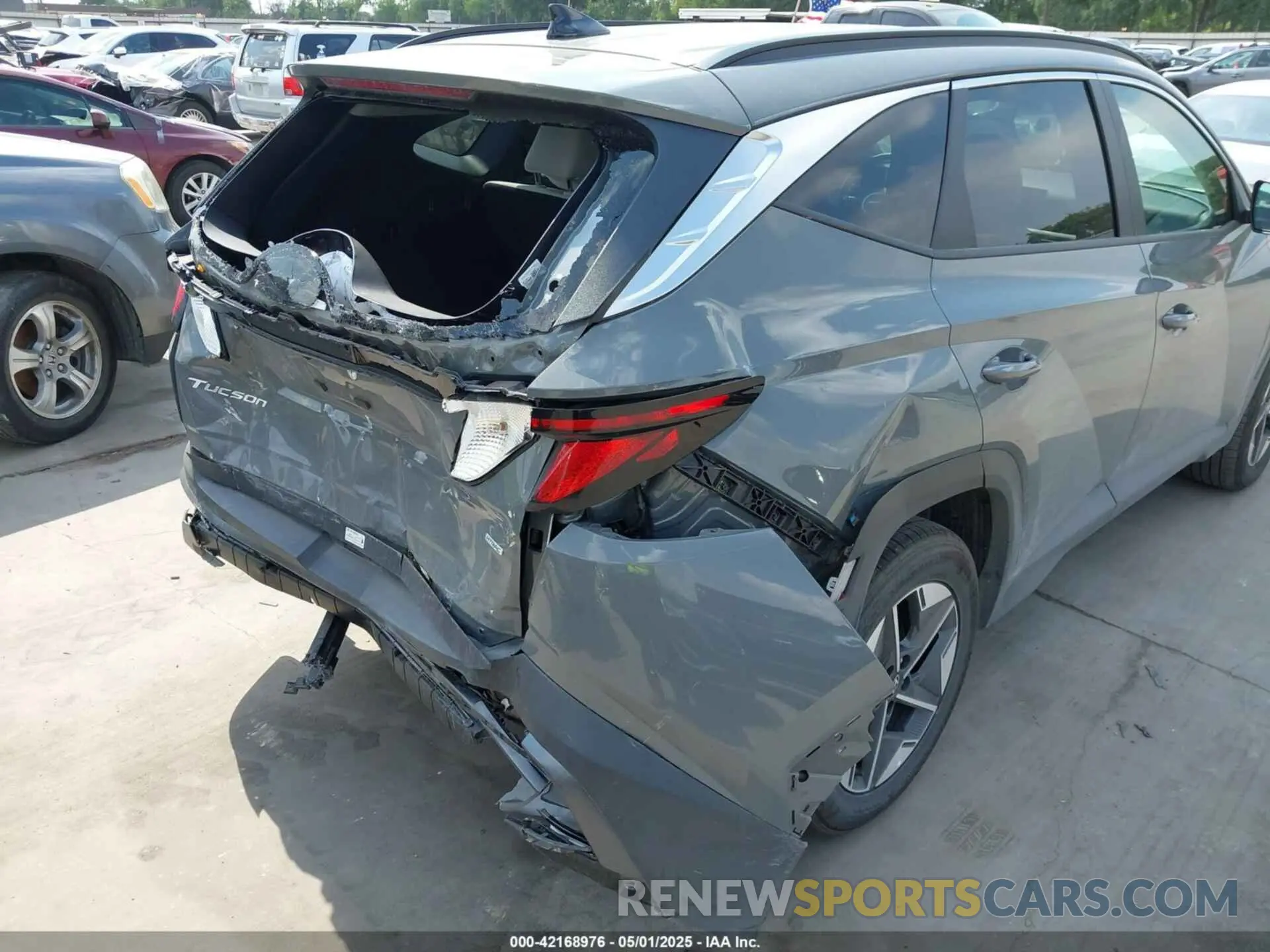 18 Photograph of a damaged car 5NMJBCDE2SH481460 HYUNDAI TUCSON 2025